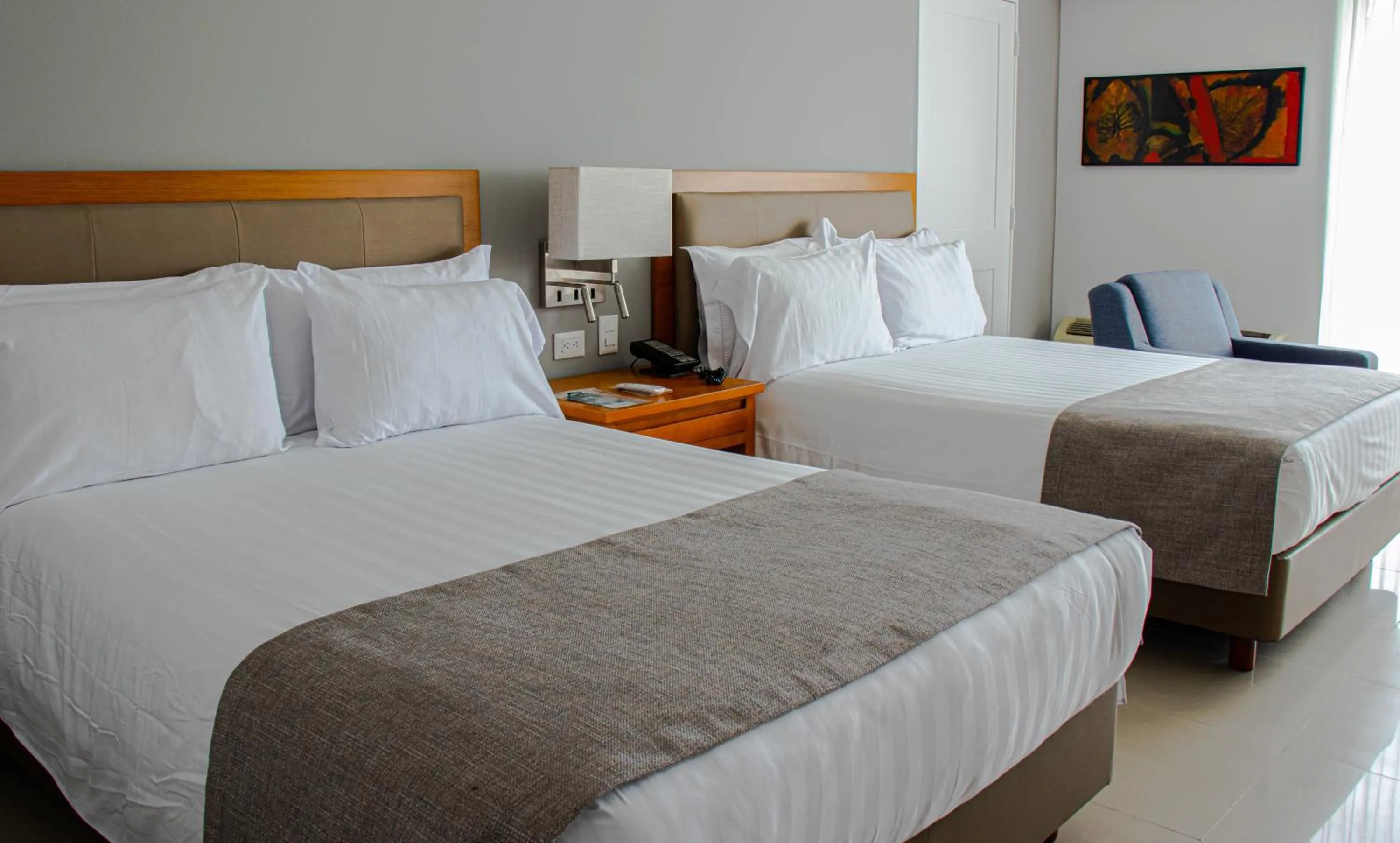 Photo of the whole room, Bed in Hotel Estelar Altamira