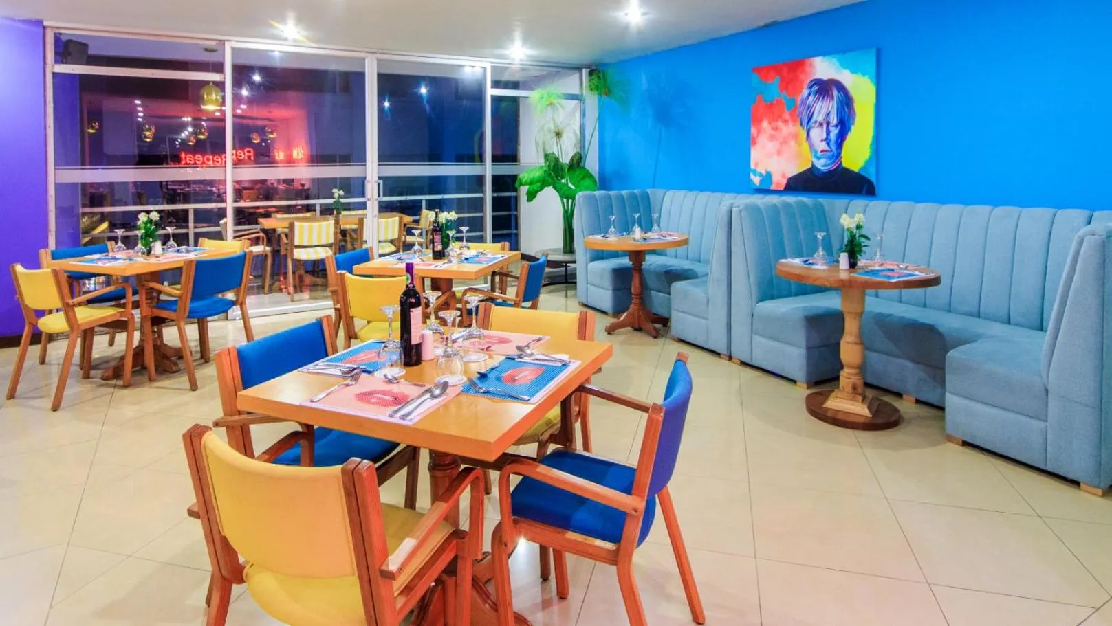 Restaurant/places to eat in Pop Art Hotel Las Colinas Manizales