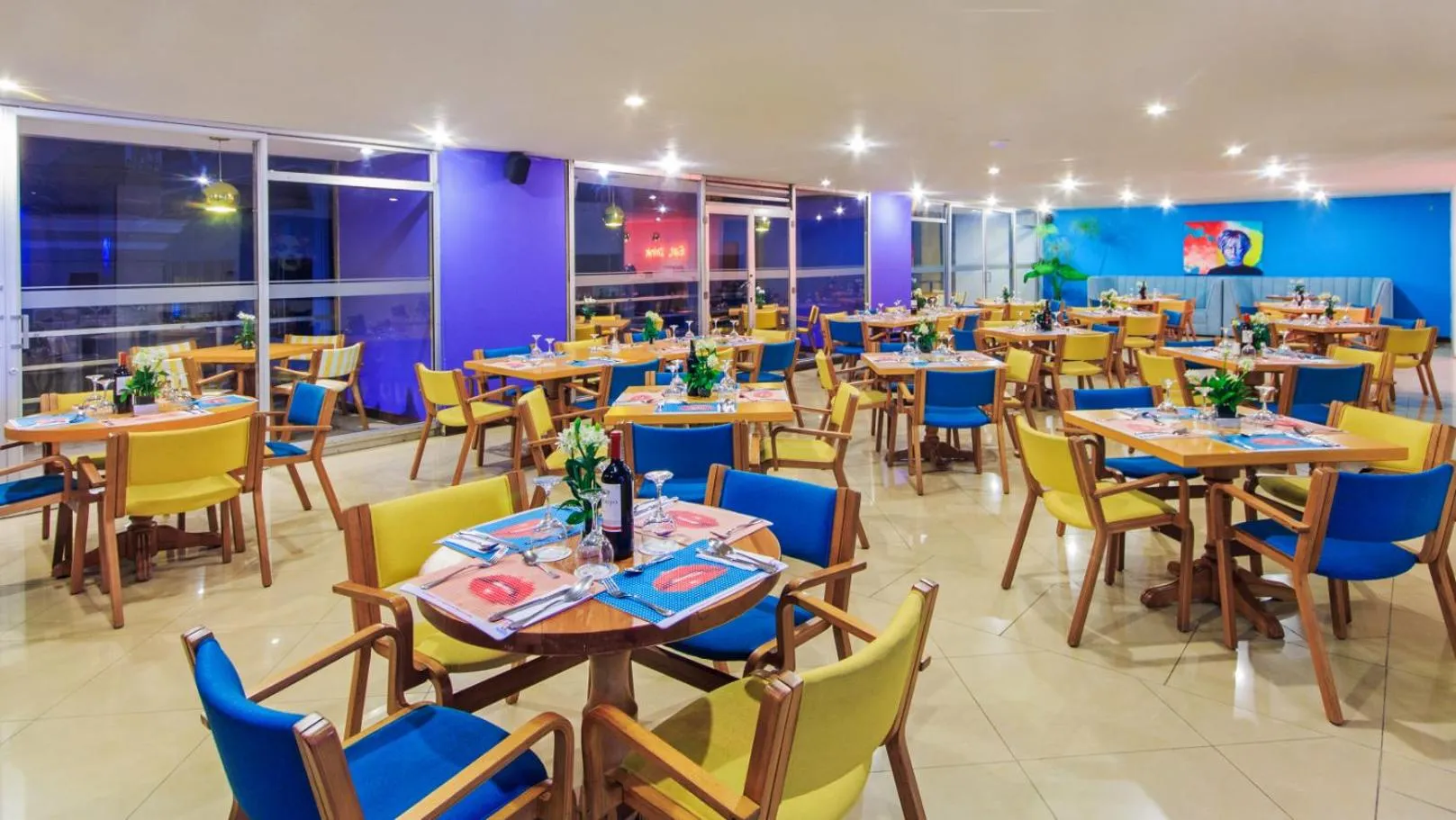 Restaurant/places to eat in Pop Art Hotel Las Colinas Manizales