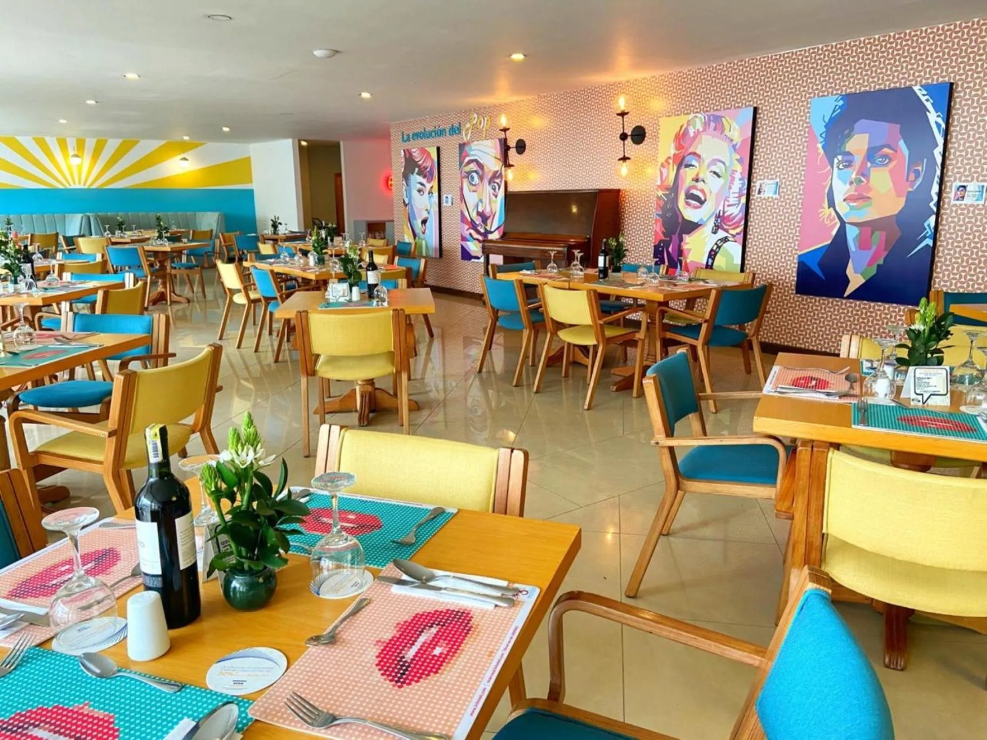 Restaurant/places to eat in Pop Art Hotel Las Colinas Manizales