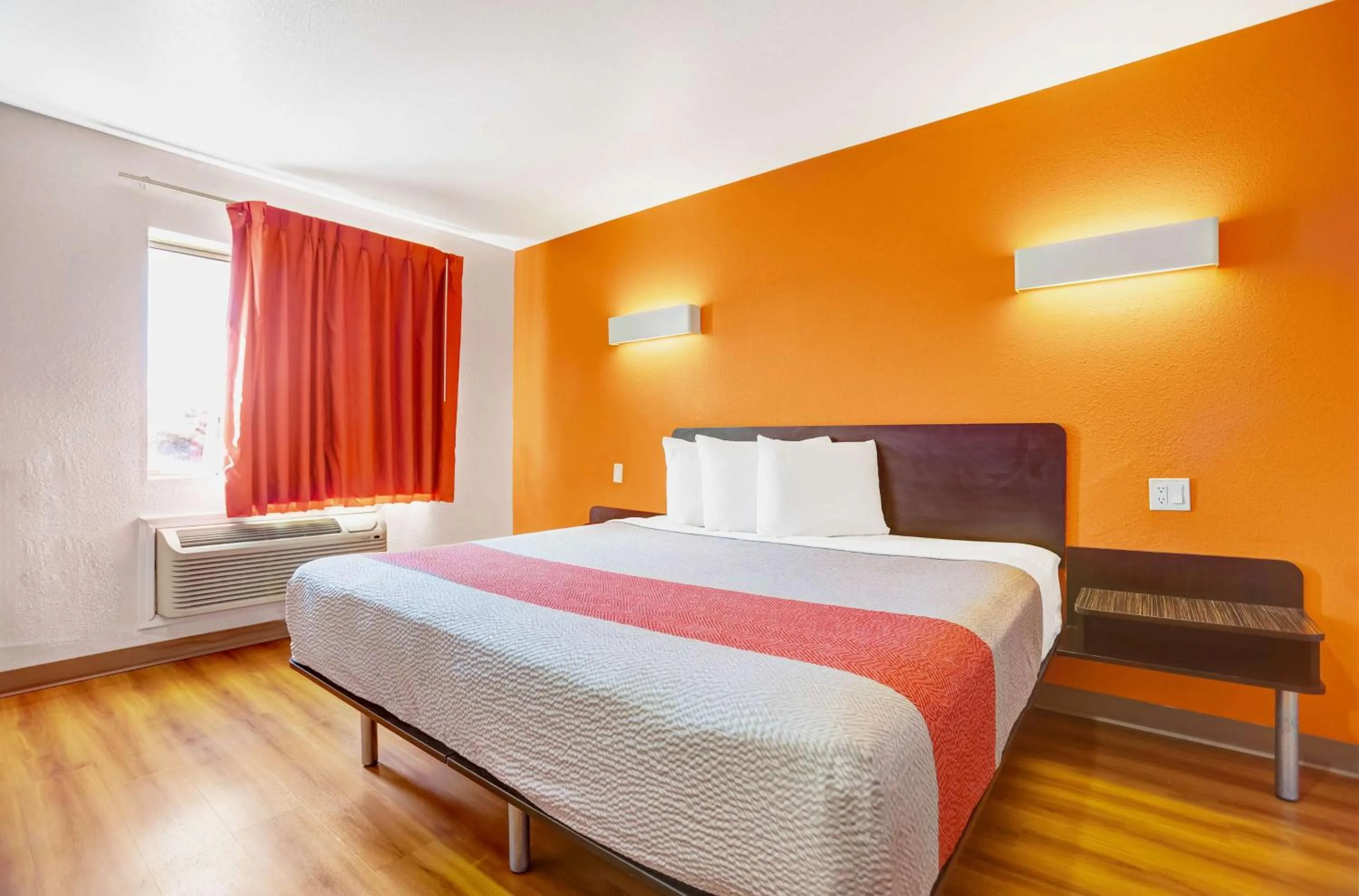 Photo of the whole room, Bed in Motel 6-Truth Or Consequences, NM