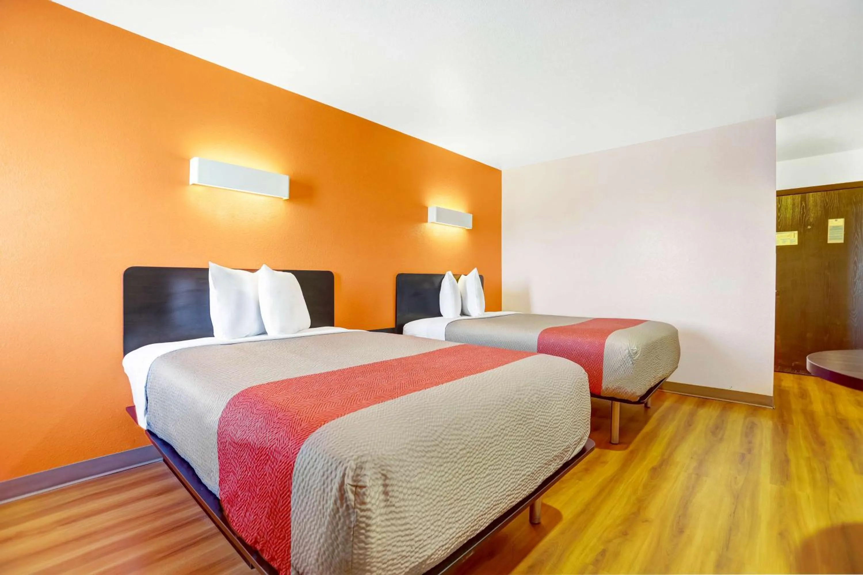 Photo of the whole room, Bed in Motel 6-Truth Or Consequences, NM