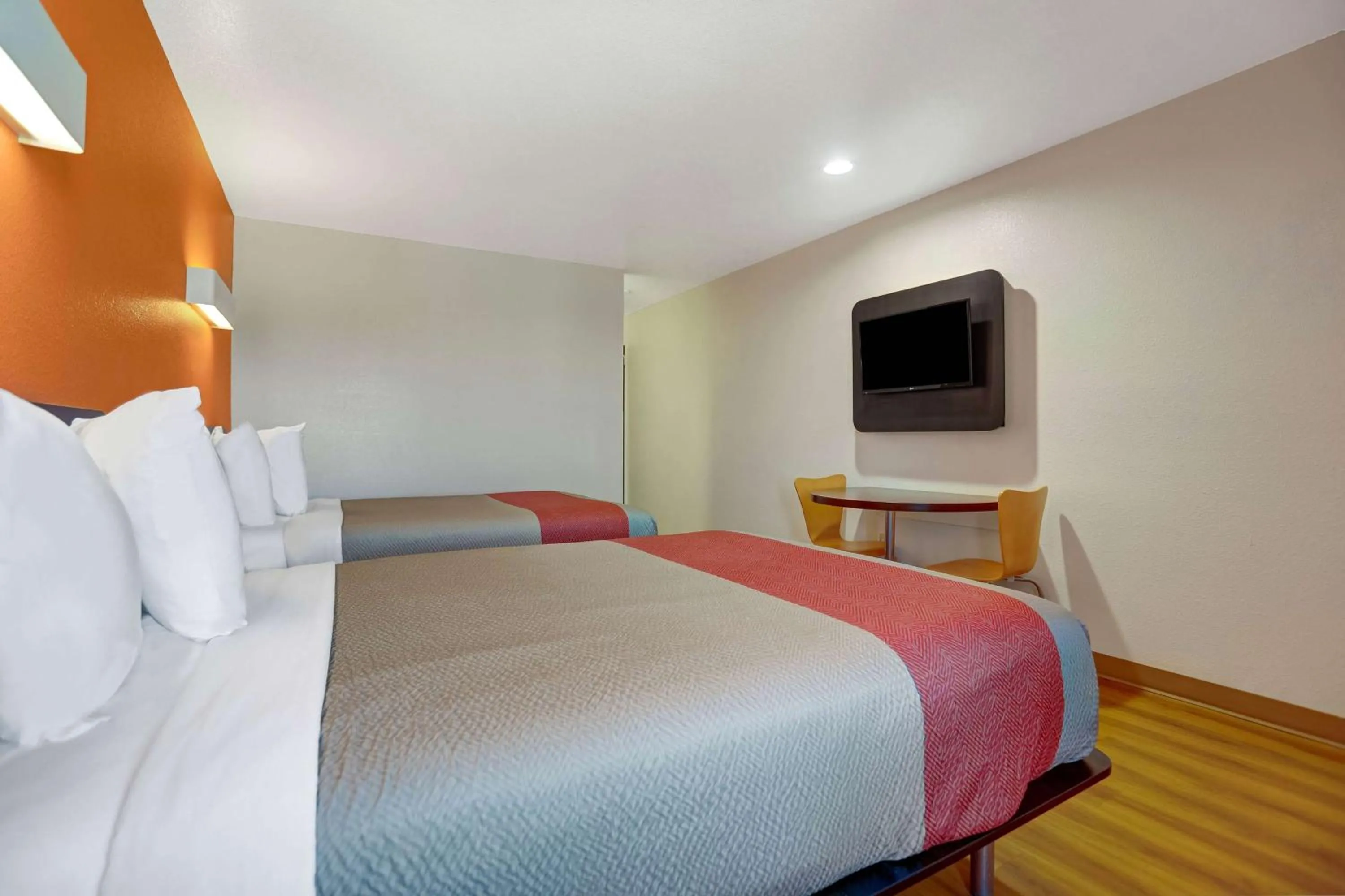 Photo of the whole room, Bed in Motel 6-Truth Or Consequences, NM