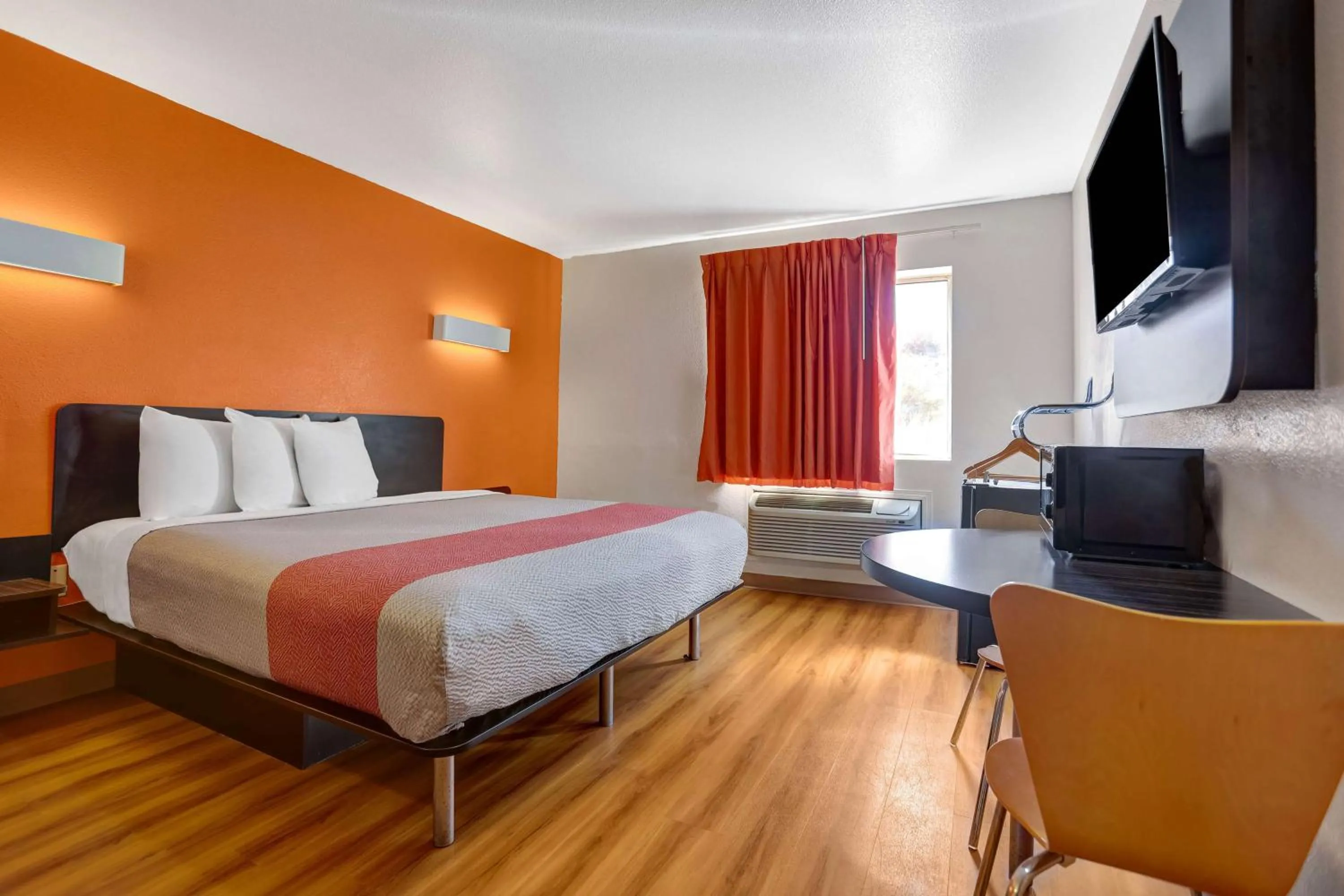 Photo of the whole room, Bed in Motel 6-Truth Or Consequences, NM