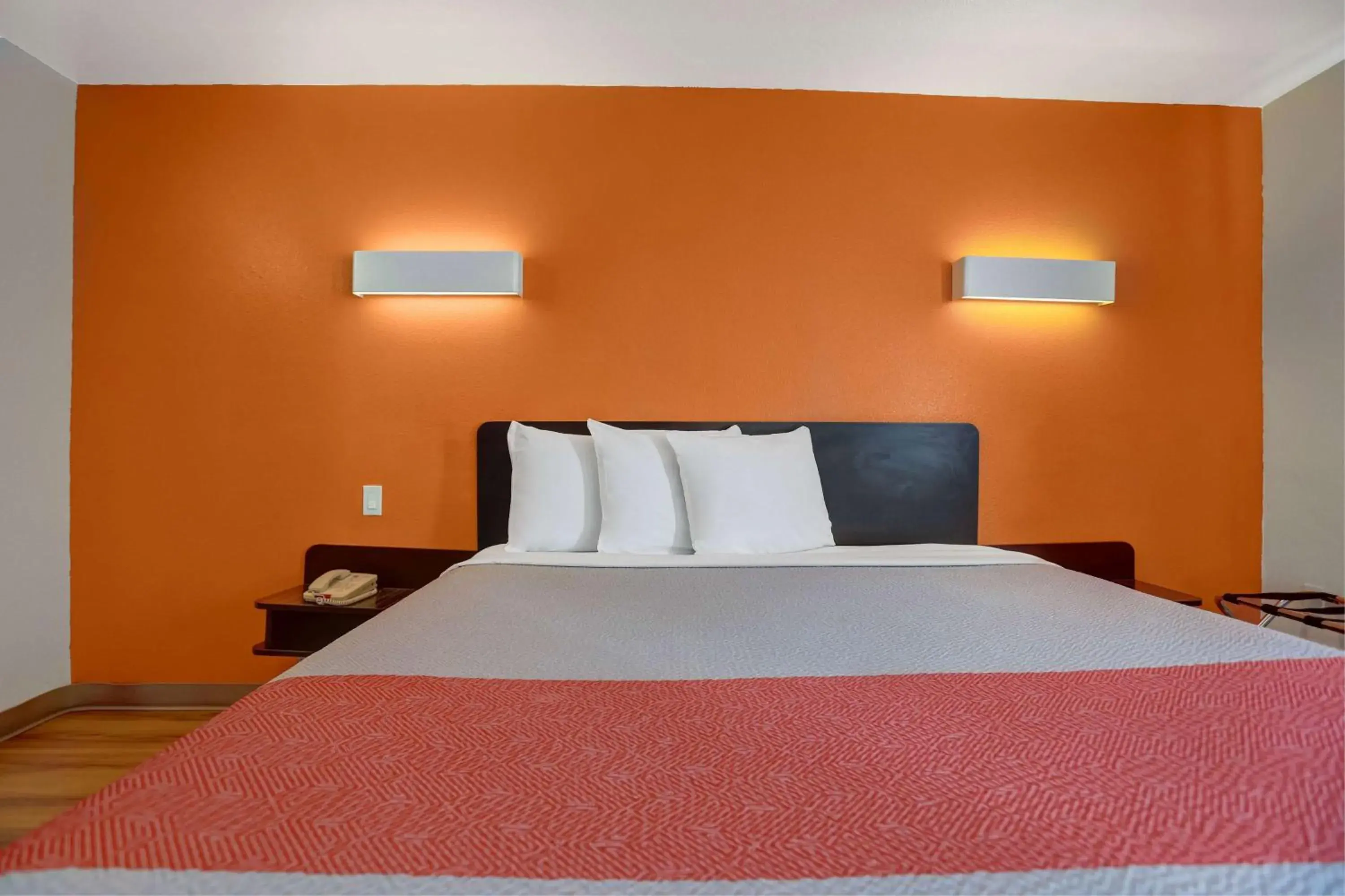 King Room - Disability Access - Non-Smoking in Motel 6-Truth Or Consequences, NM King Room - Disability Access - Non-Smoking in Motel 6-Truth Or Consequences, NM