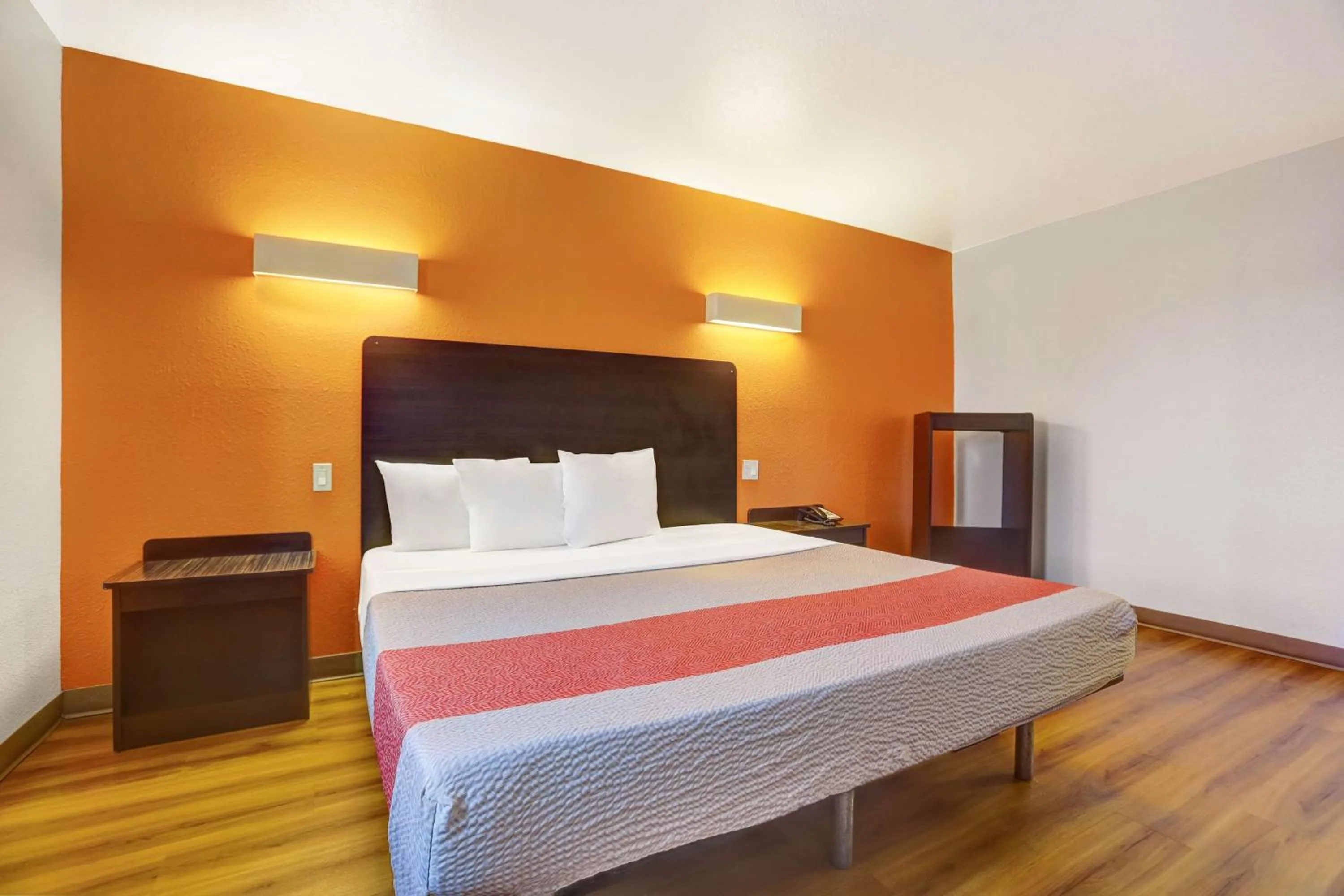 Photo of the whole room, Bed in Motel 6-Silver City, NM