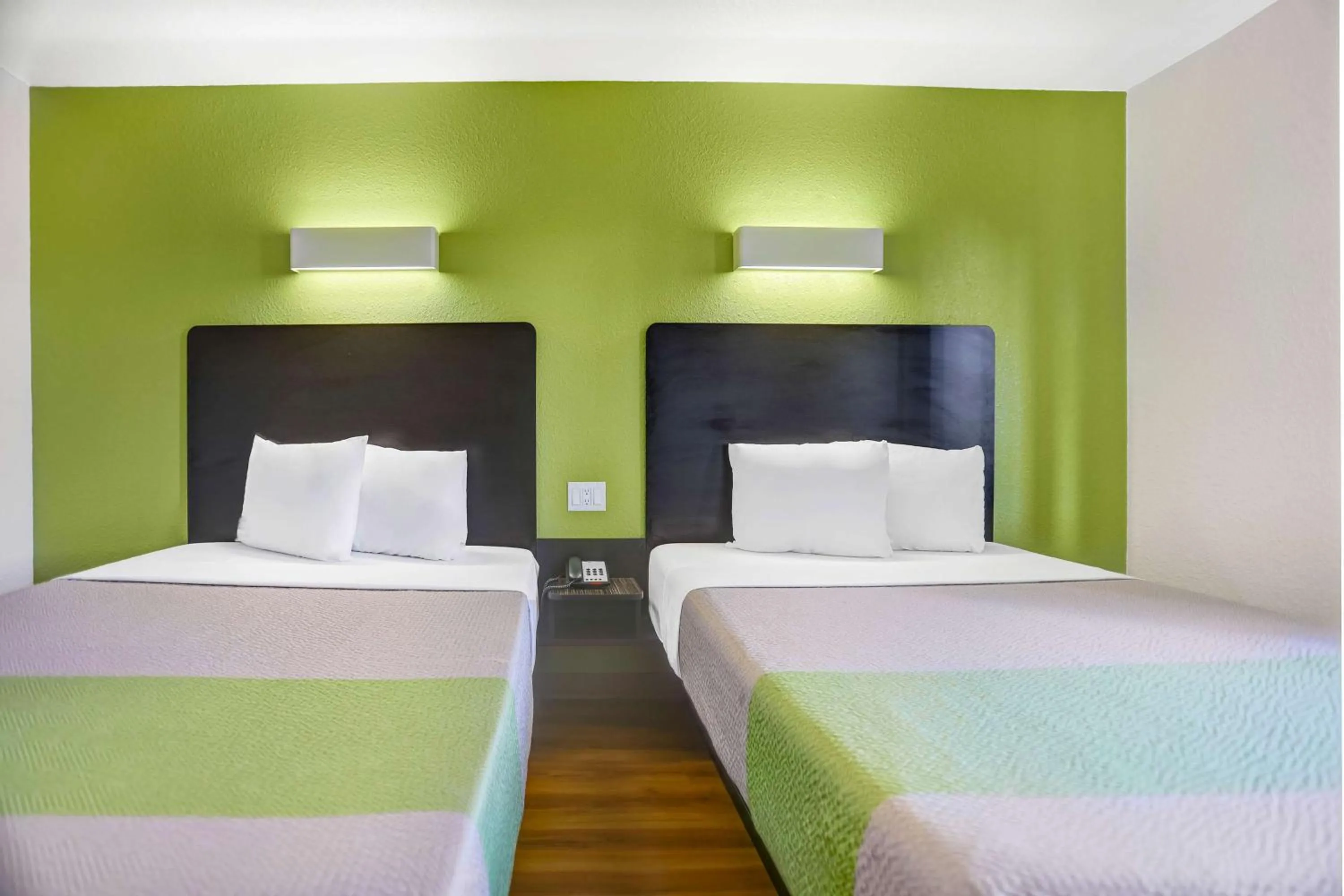 Photo of the whole room, Bed in Motel 6-Silver City, NM