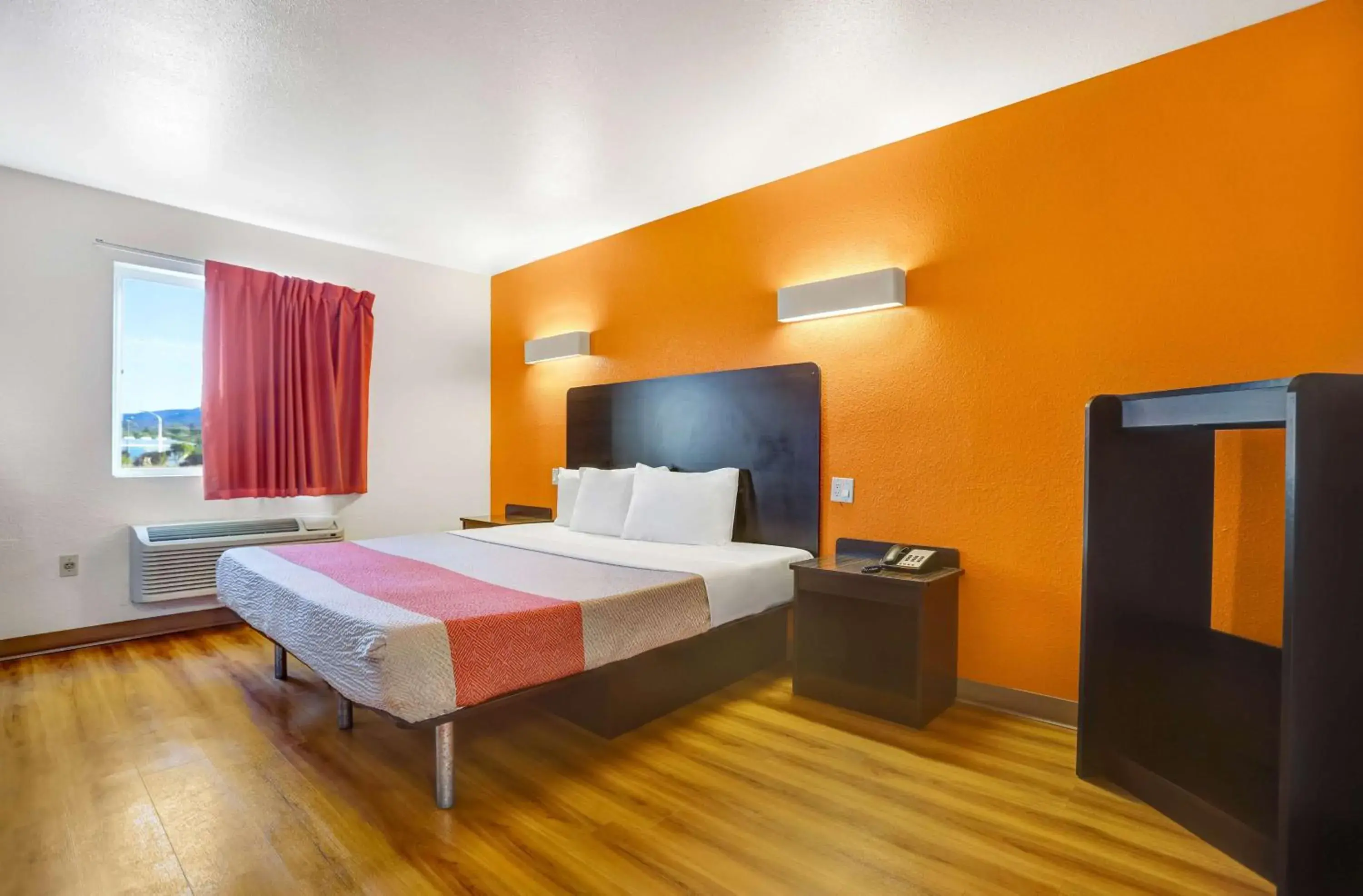 King Room - Non-Smoking in Motel 6-Silver City, NM King Room - Non-Smoking in Motel 6-Silver City, NM