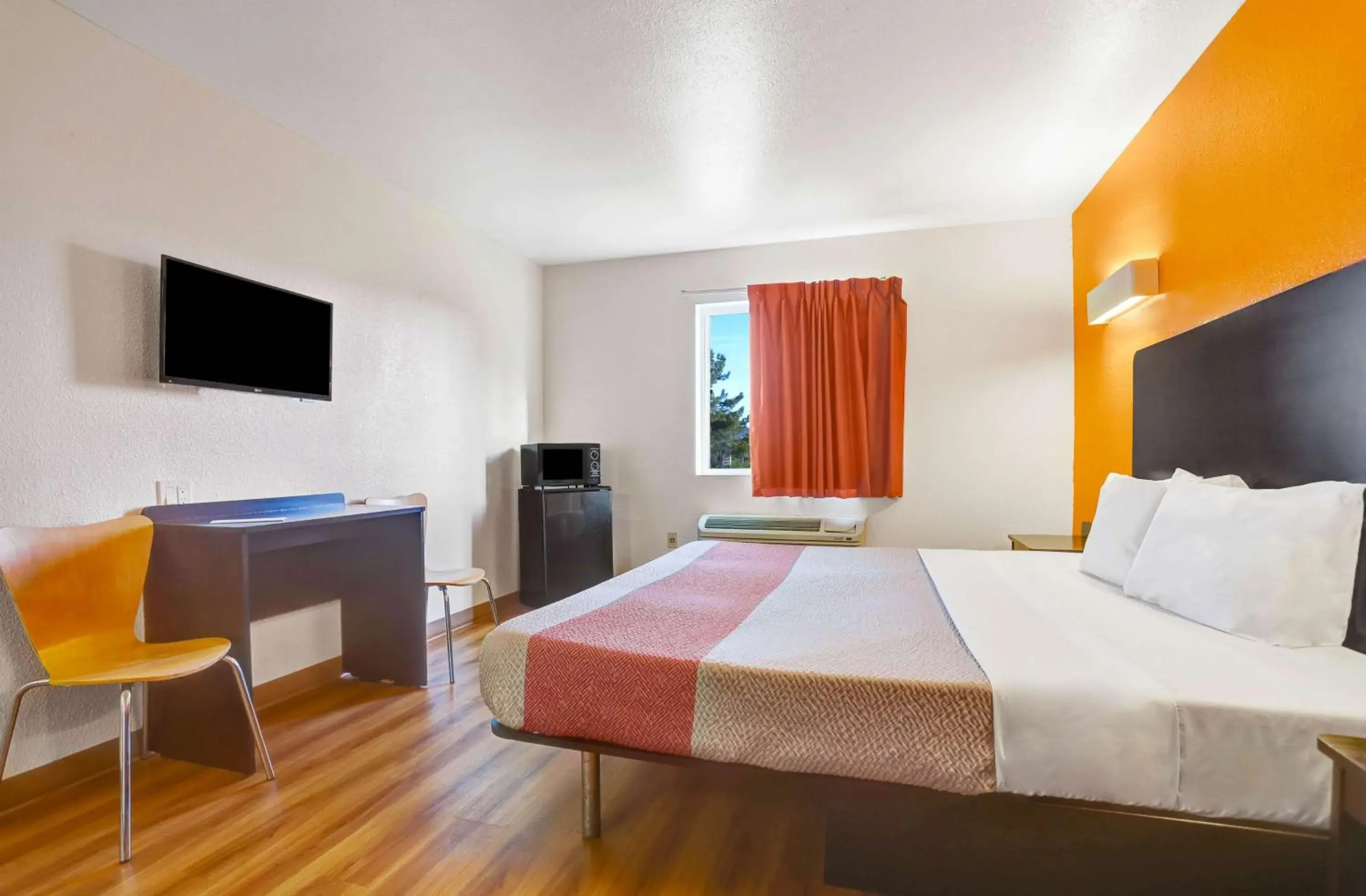 Deluxe King Room - Non-Smoking in Motel 6-Silver City, NM Deluxe King Room - Non-Smoking in Motel 6-Silver City, NM