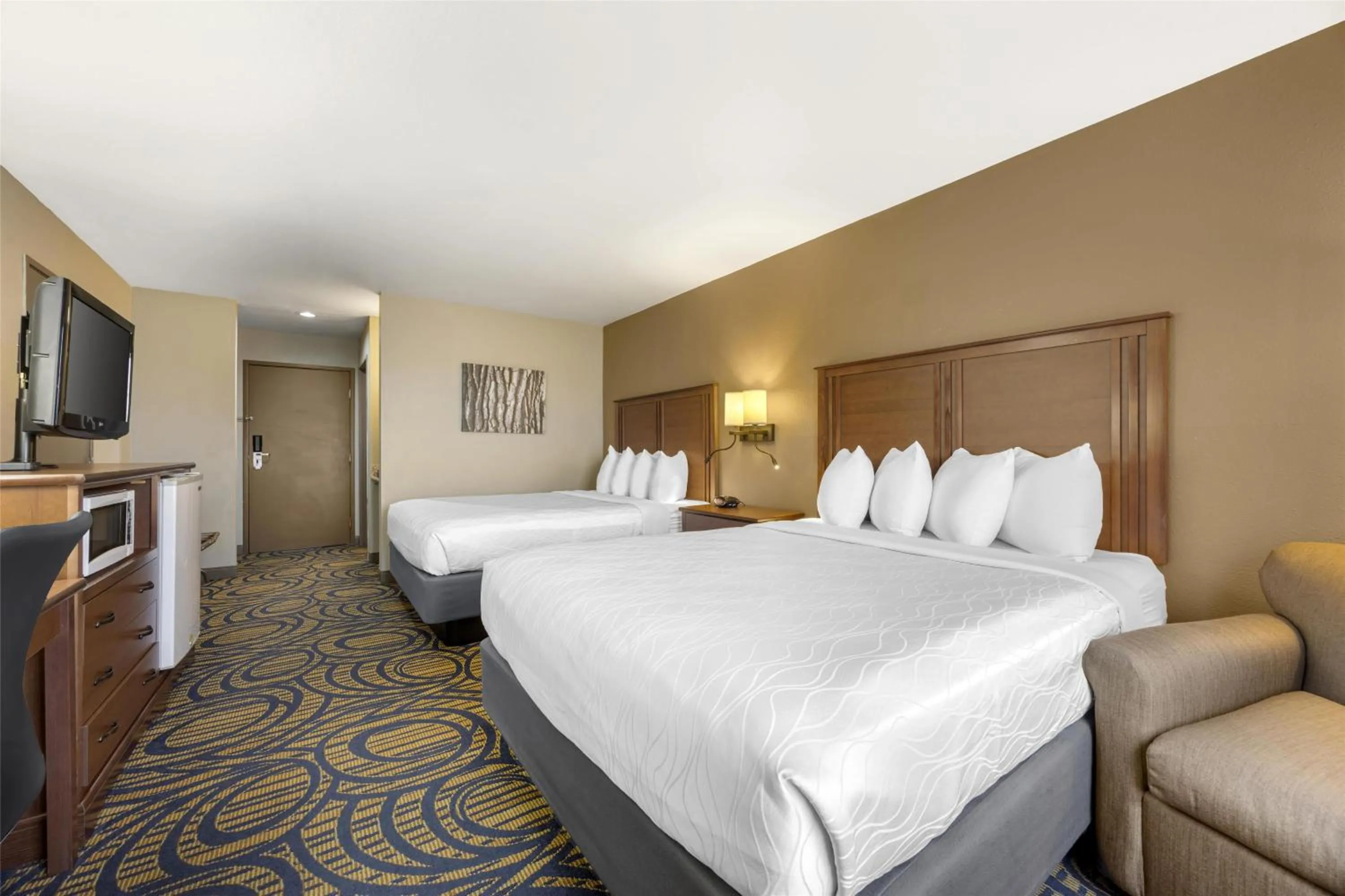 Bedroom, Bed in Best Western Woodburn Inn