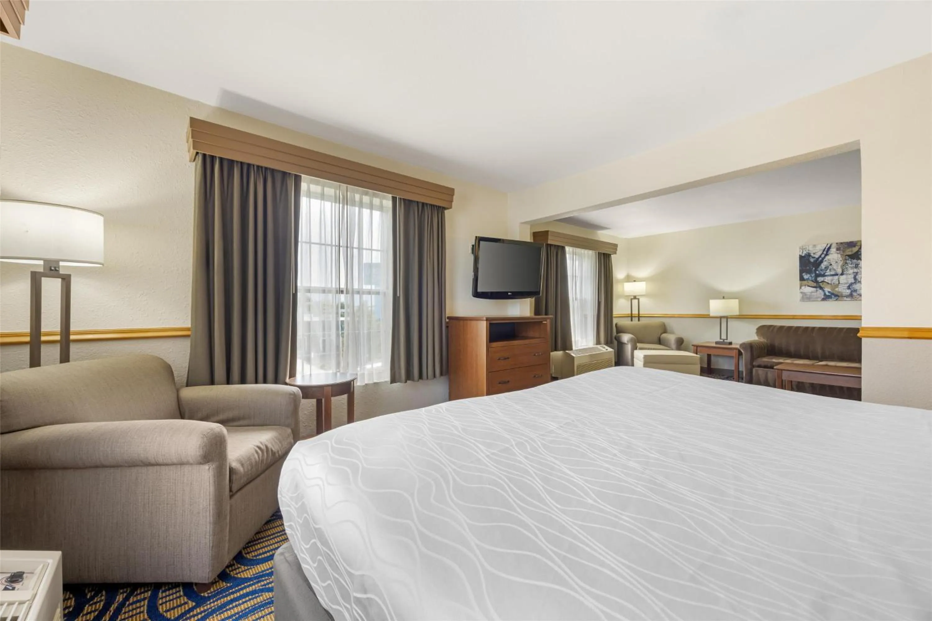 Bedroom, Bed in Best Western Woodburn Inn