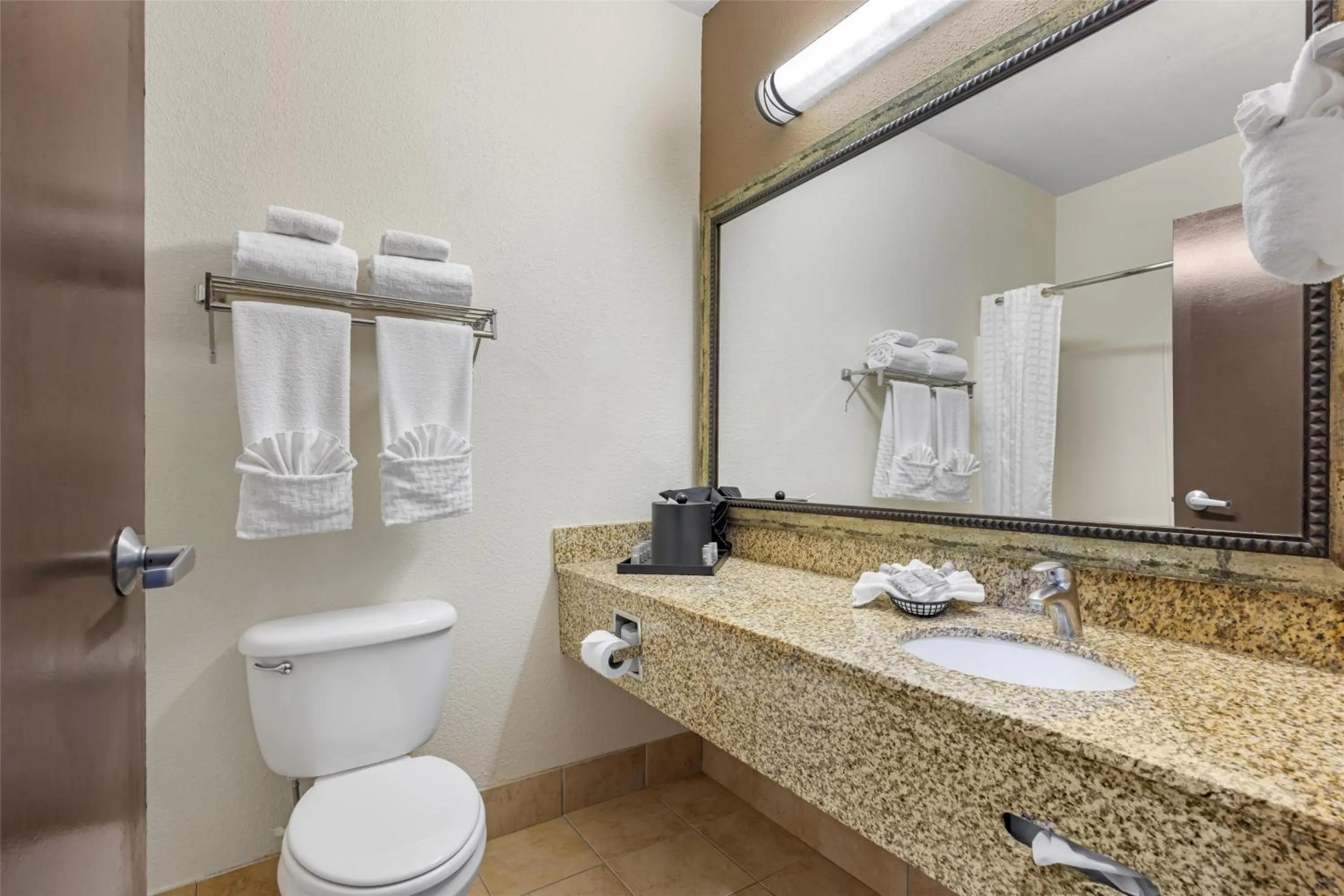 Bathroom in Best Western Woodburn Inn