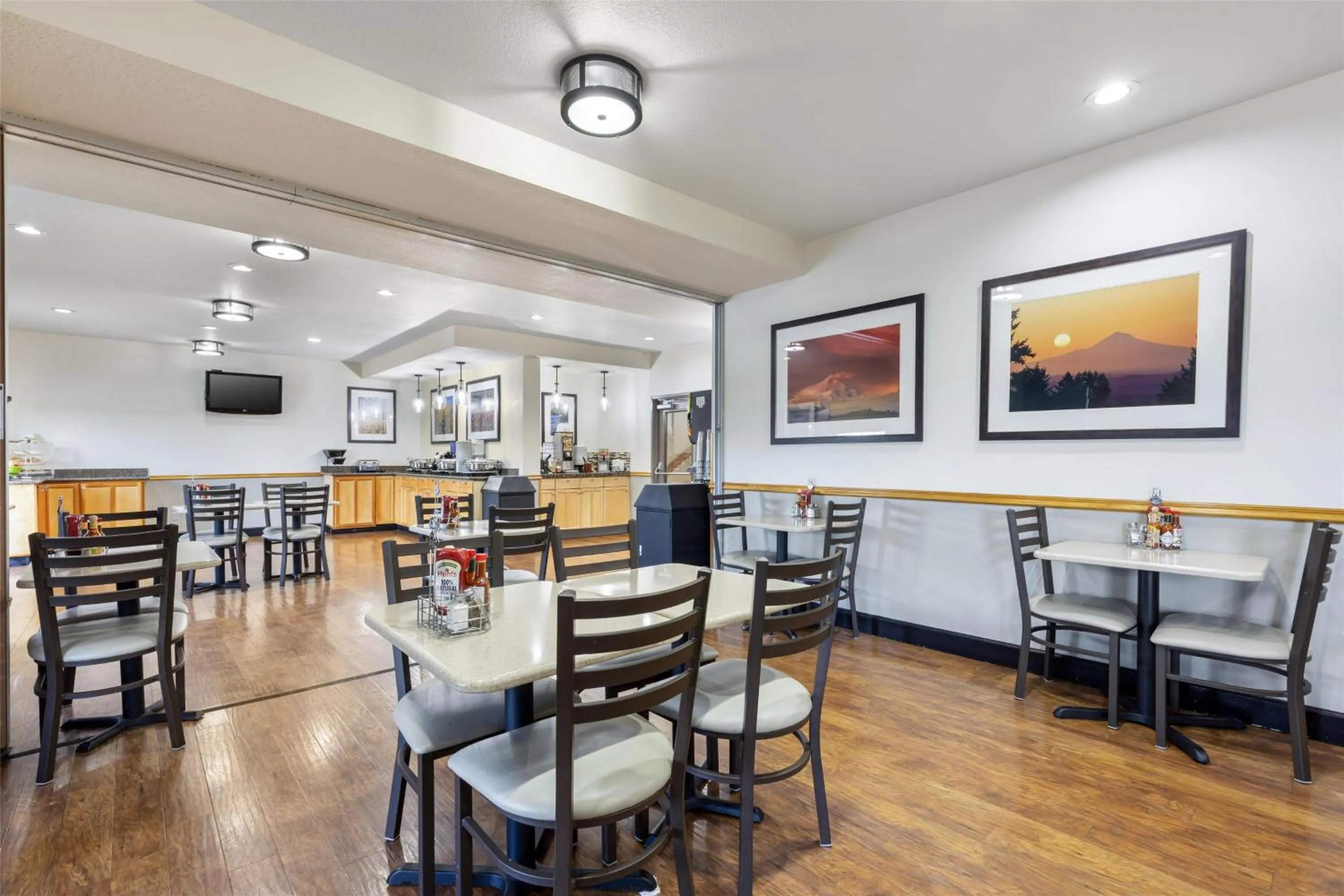 Breakfast in Best Western Woodburn Inn