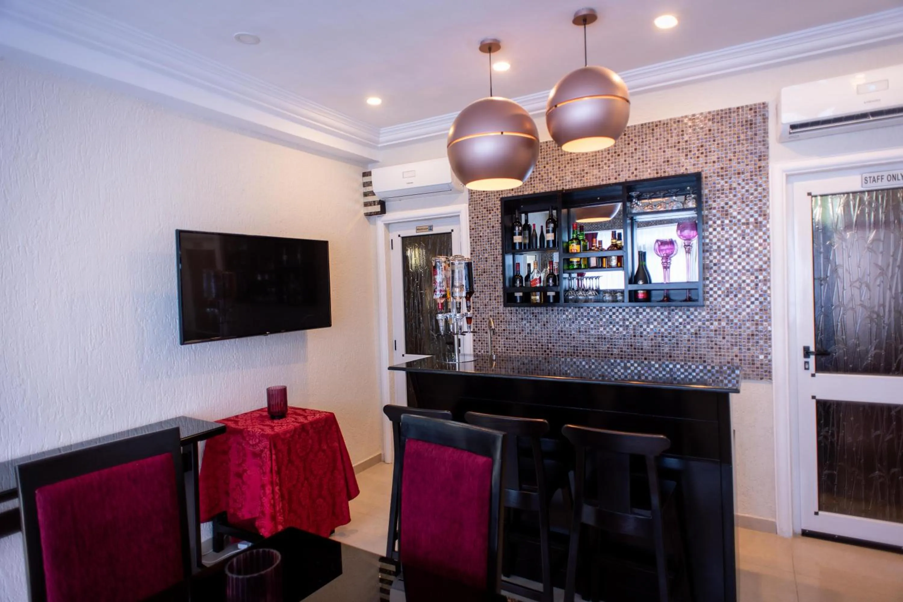 Lounge or bar in The Ritzz Exclusive Guest House