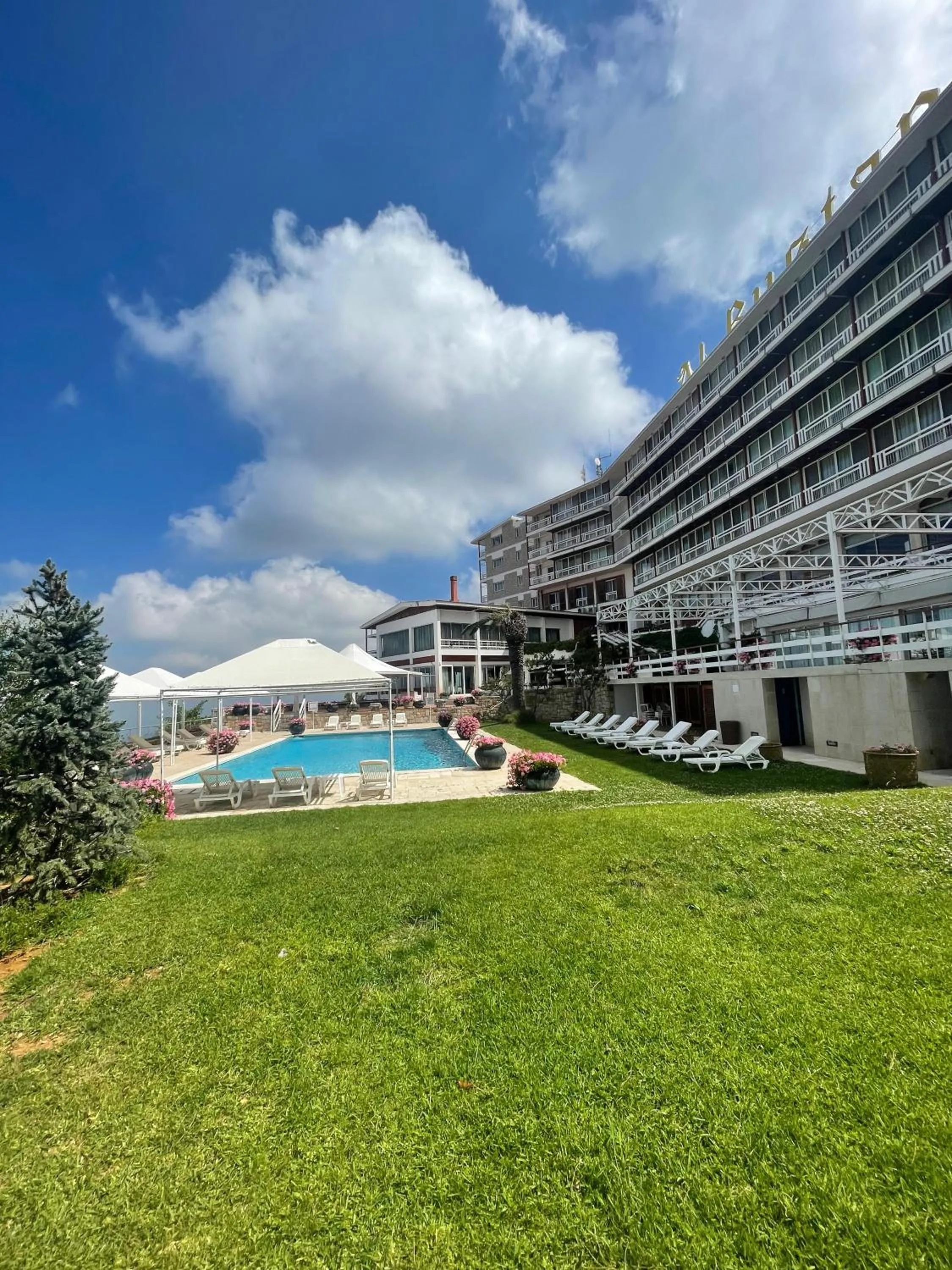 Garden in Hotel Al Bustan