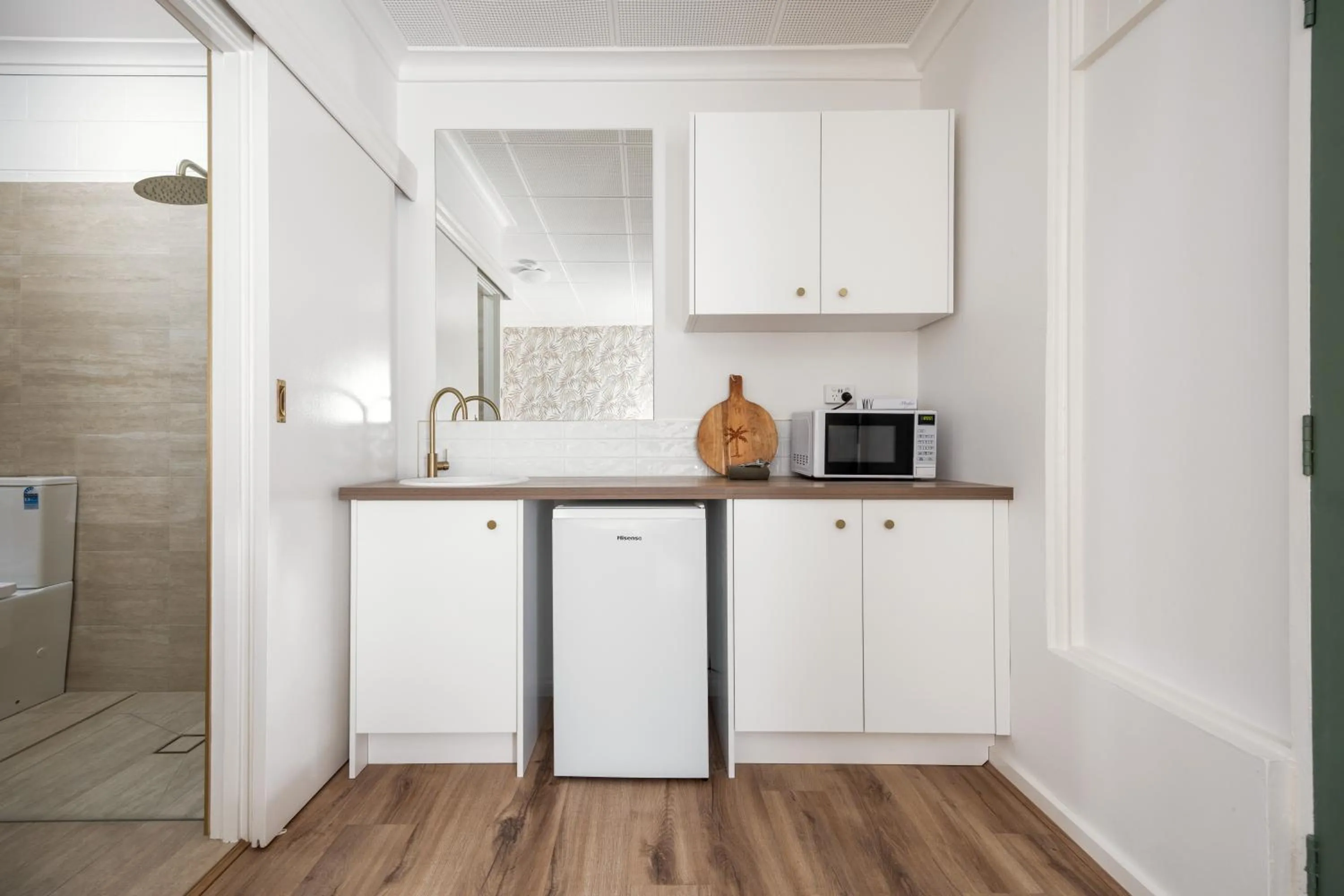 Kitchen or kitchenette in Barossa Palms Motel