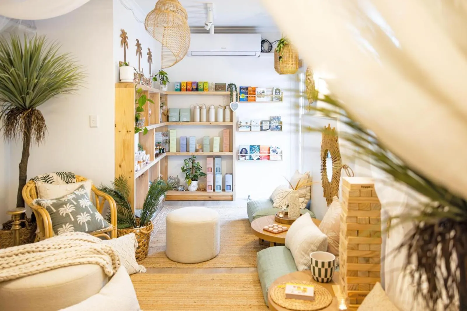 Communal lounge/ TV room in Barossa Palms Motel