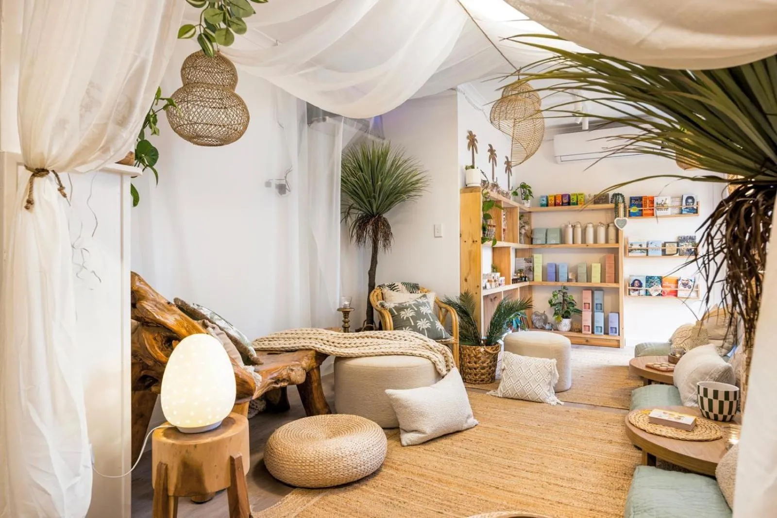 Communal lounge/ TV room in Barossa Palms Motel