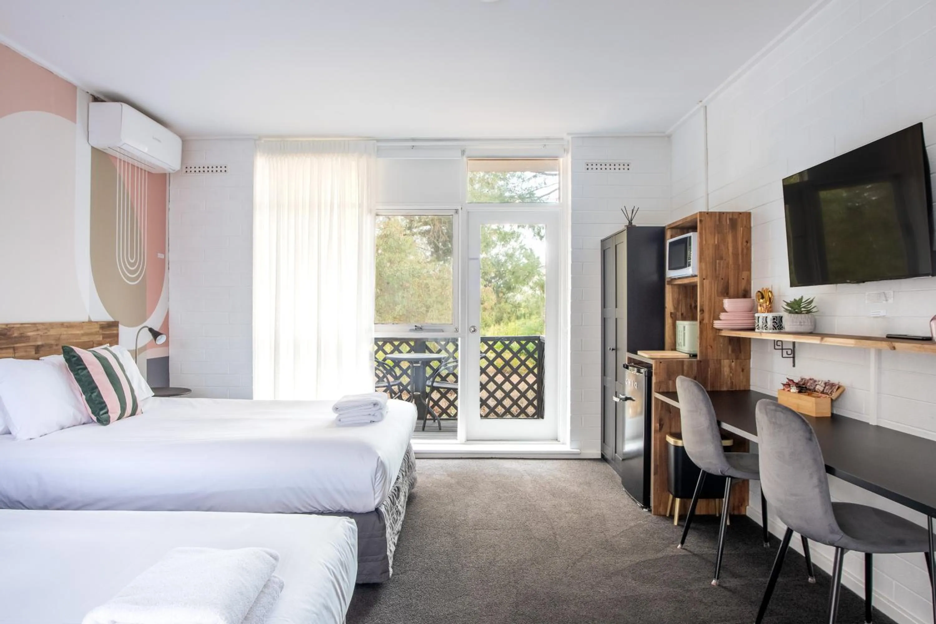 Photo of the whole room, Bed in The Lyndoch Motel