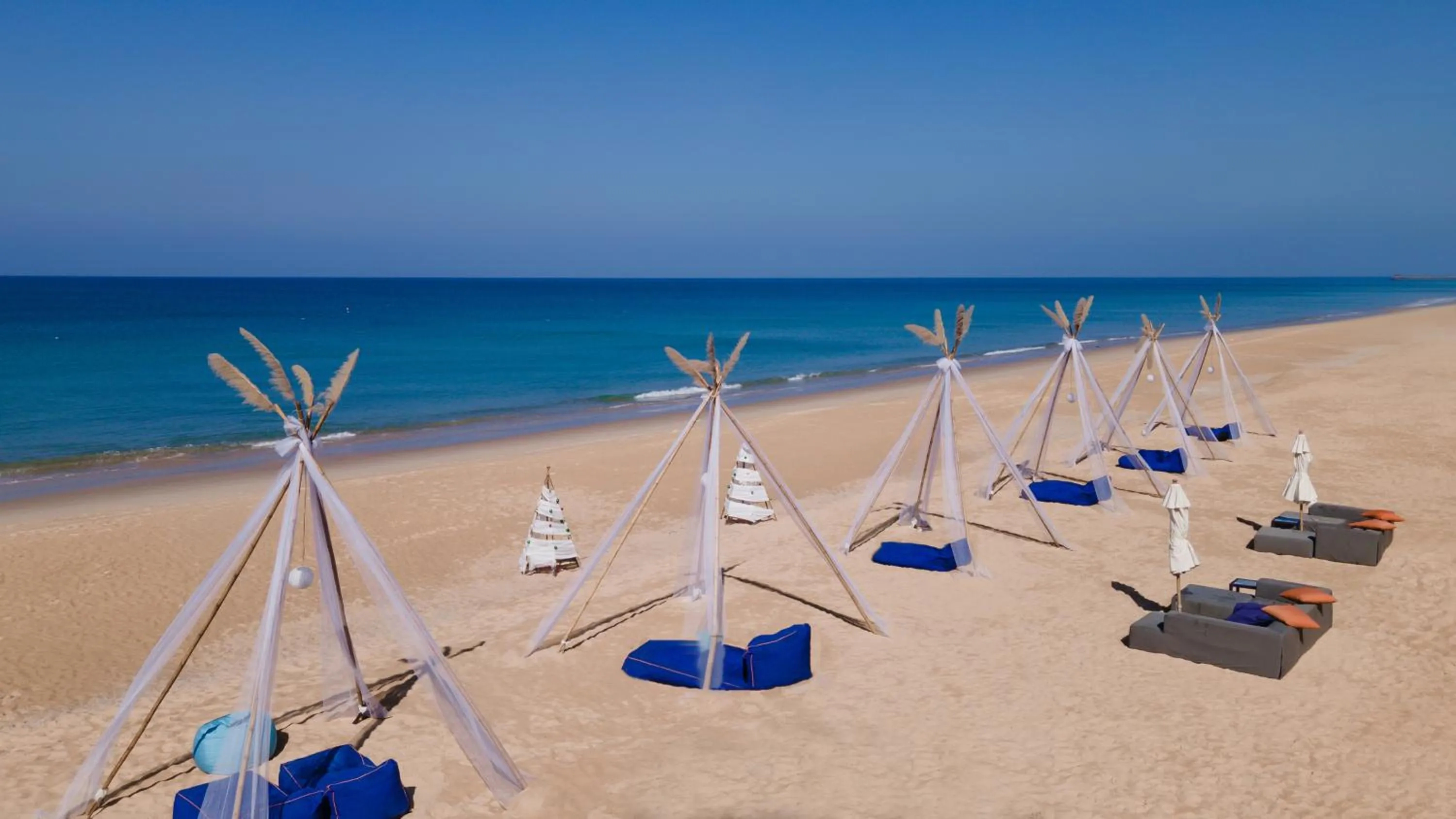 Beach in Aleenta Phuket - Phang Nga - The Leading Hotels of the World