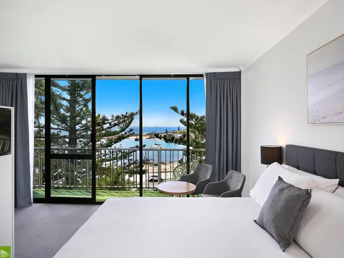 Balcony/Terrace, Bed in Boat Harbour Motel