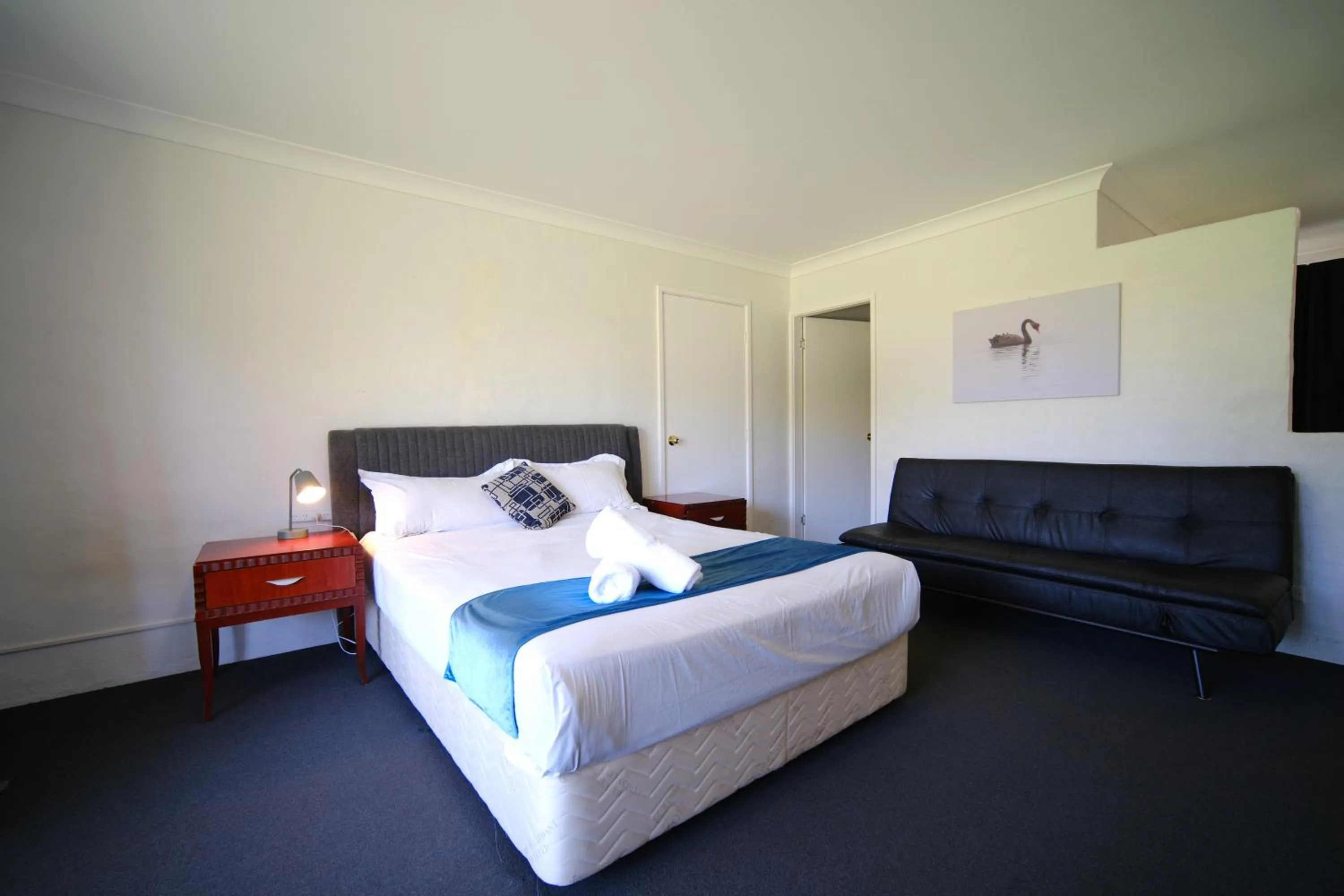 Bed in Golf Place Inn Wollongong