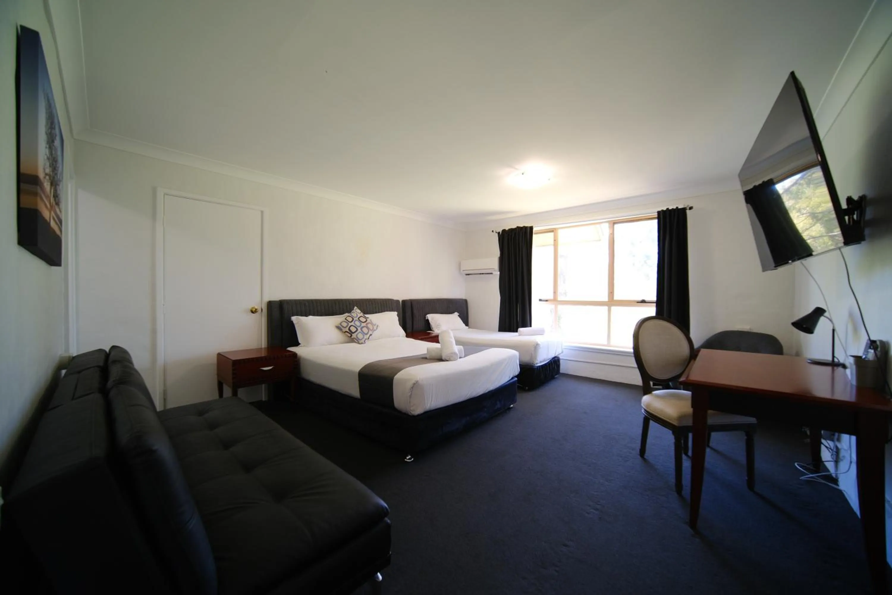 Bed in Golf Place Inn Wollongong