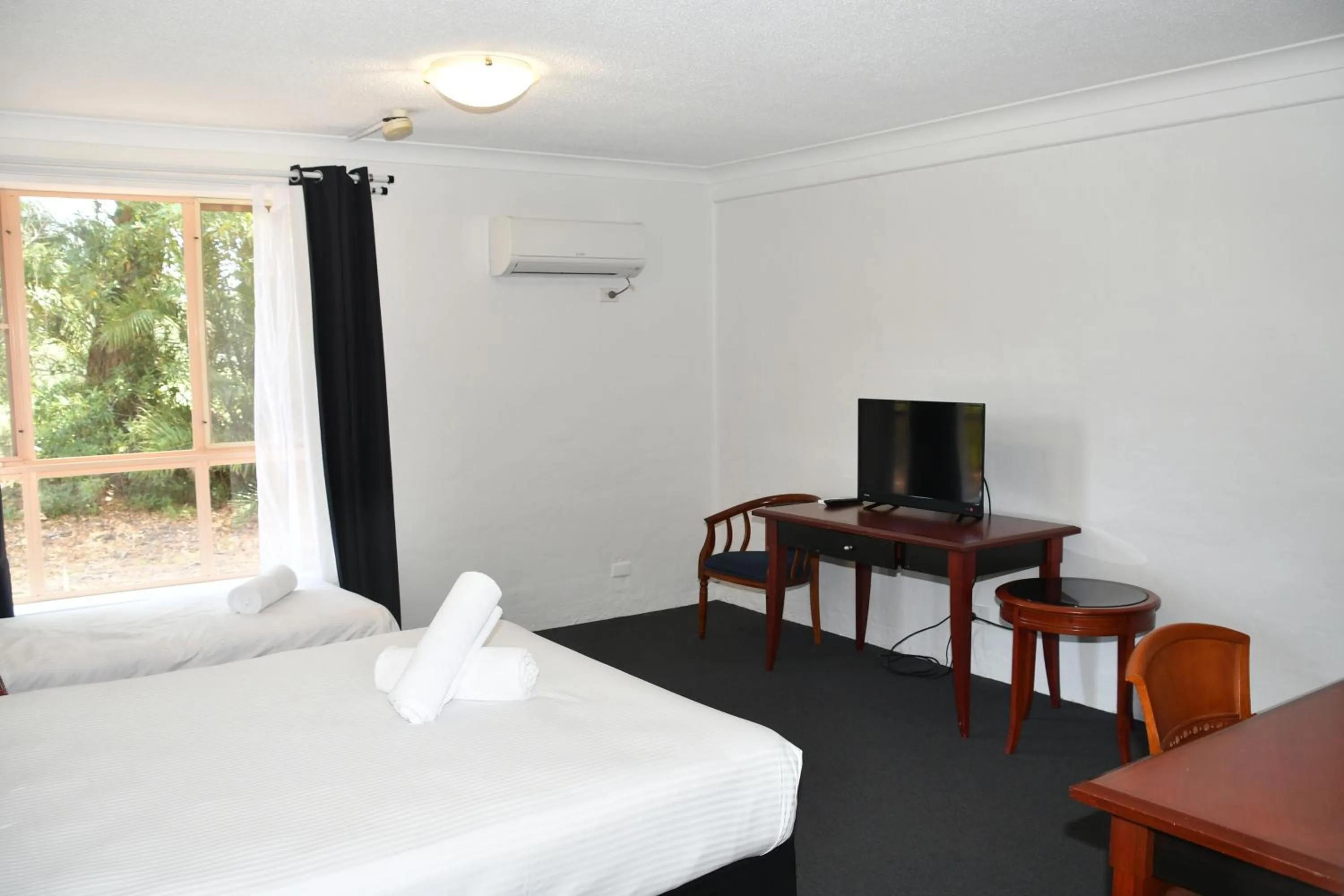 Bed in Golf Place Inn Wollongong