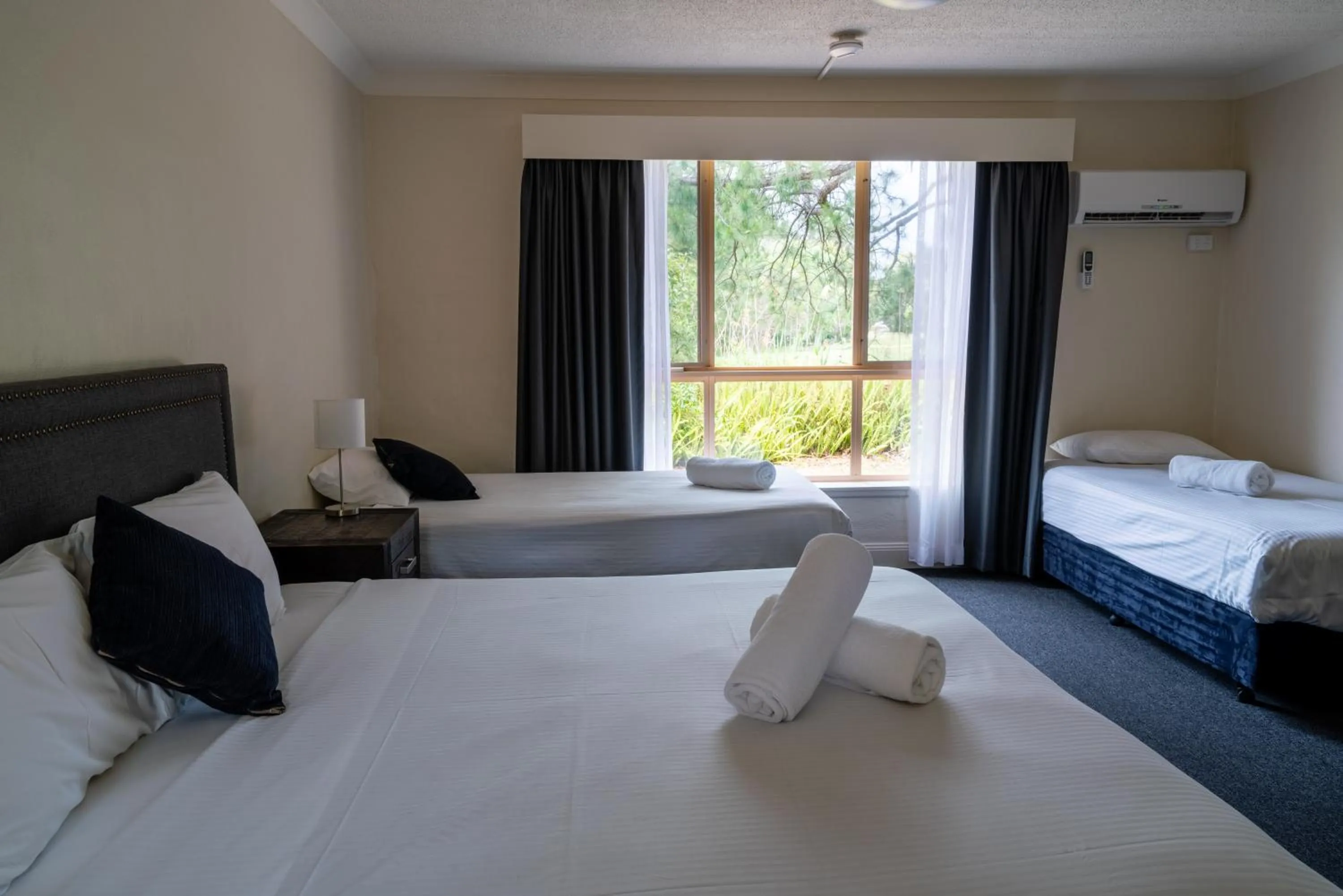 Bed in Golf Place Inn Wollongong