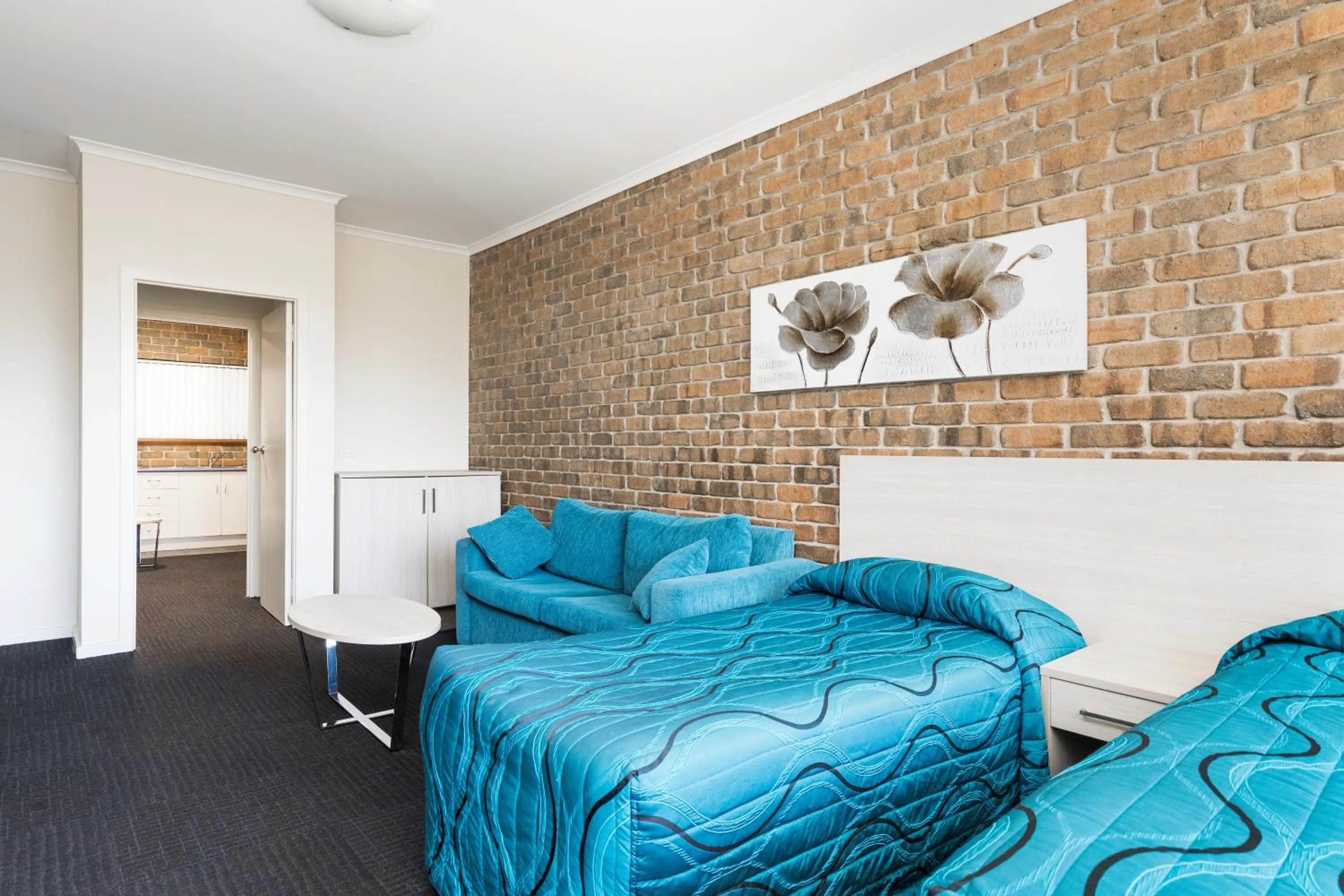 Bed in Marion Motel and Apartments