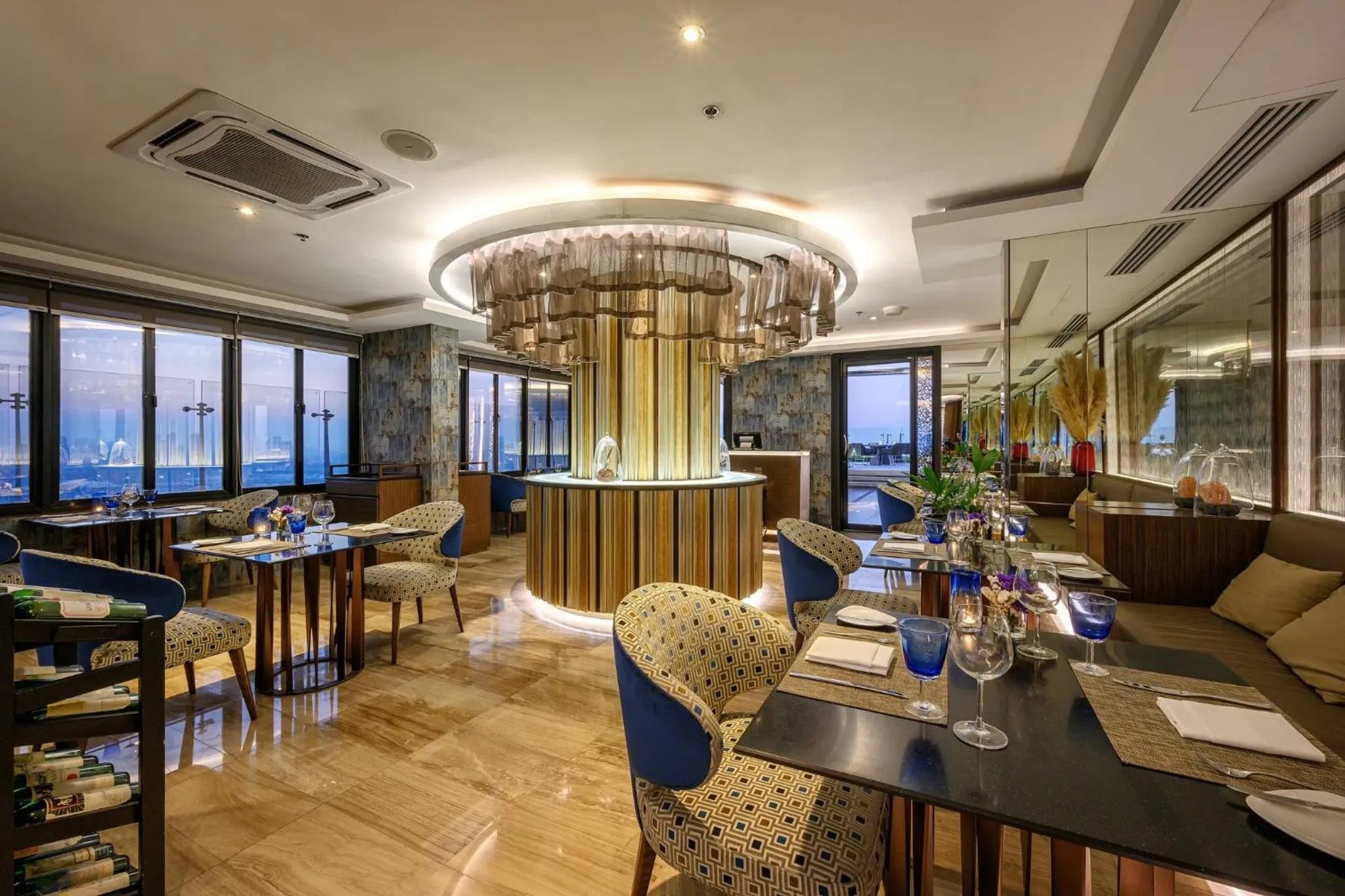 Restaurant/places to eat in Centara Grand at Central Plaza Ladprao Bangkok