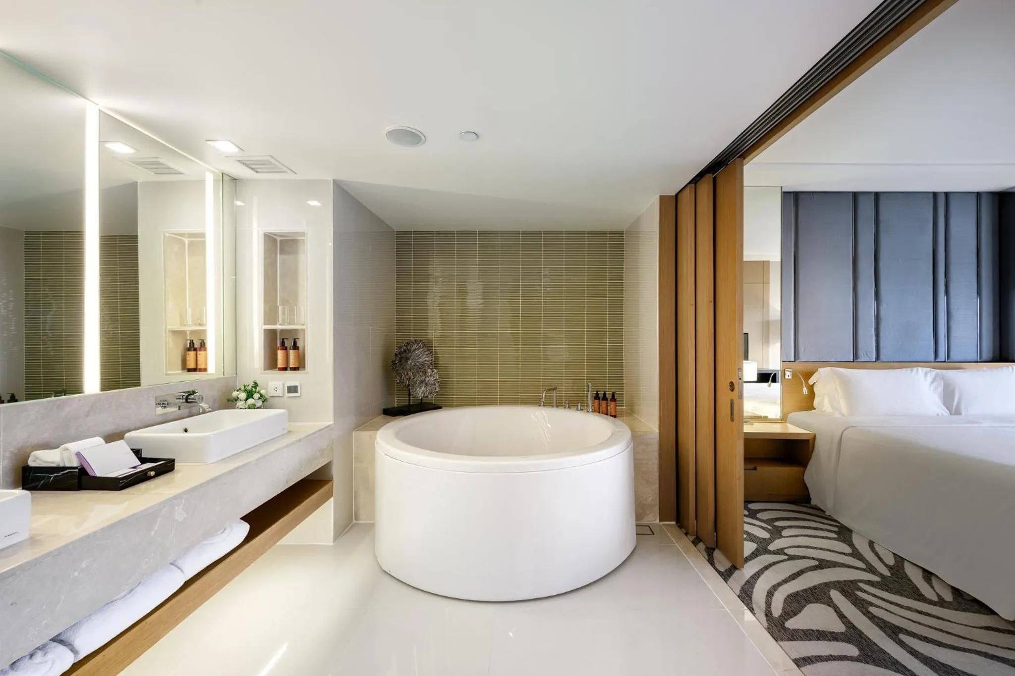 Bathroom, Bed in Centara Grand at Central Plaza Ladprao Bangkok