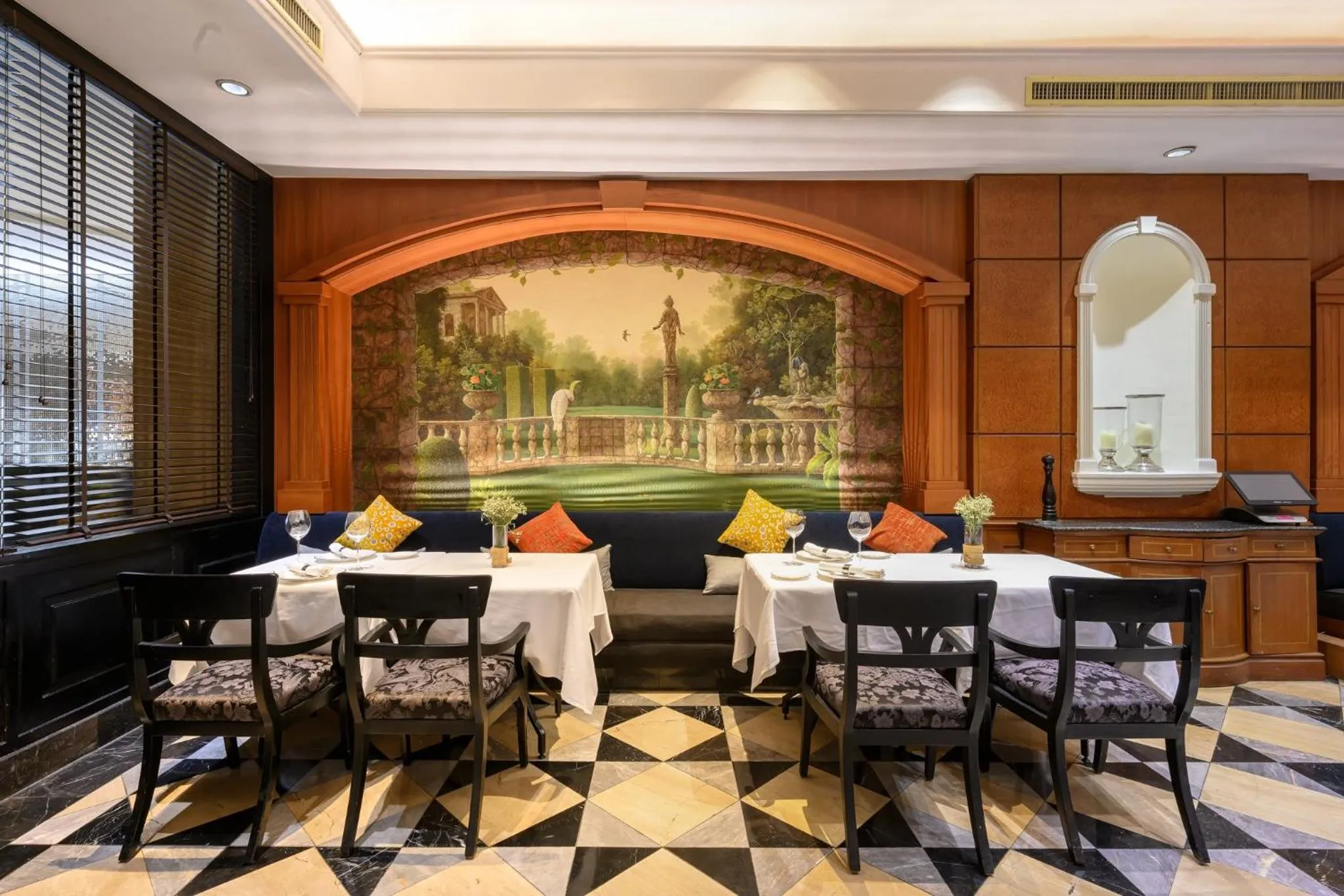 Restaurant/places to eat in Centara Grand at Central Plaza Ladprao Bangkok