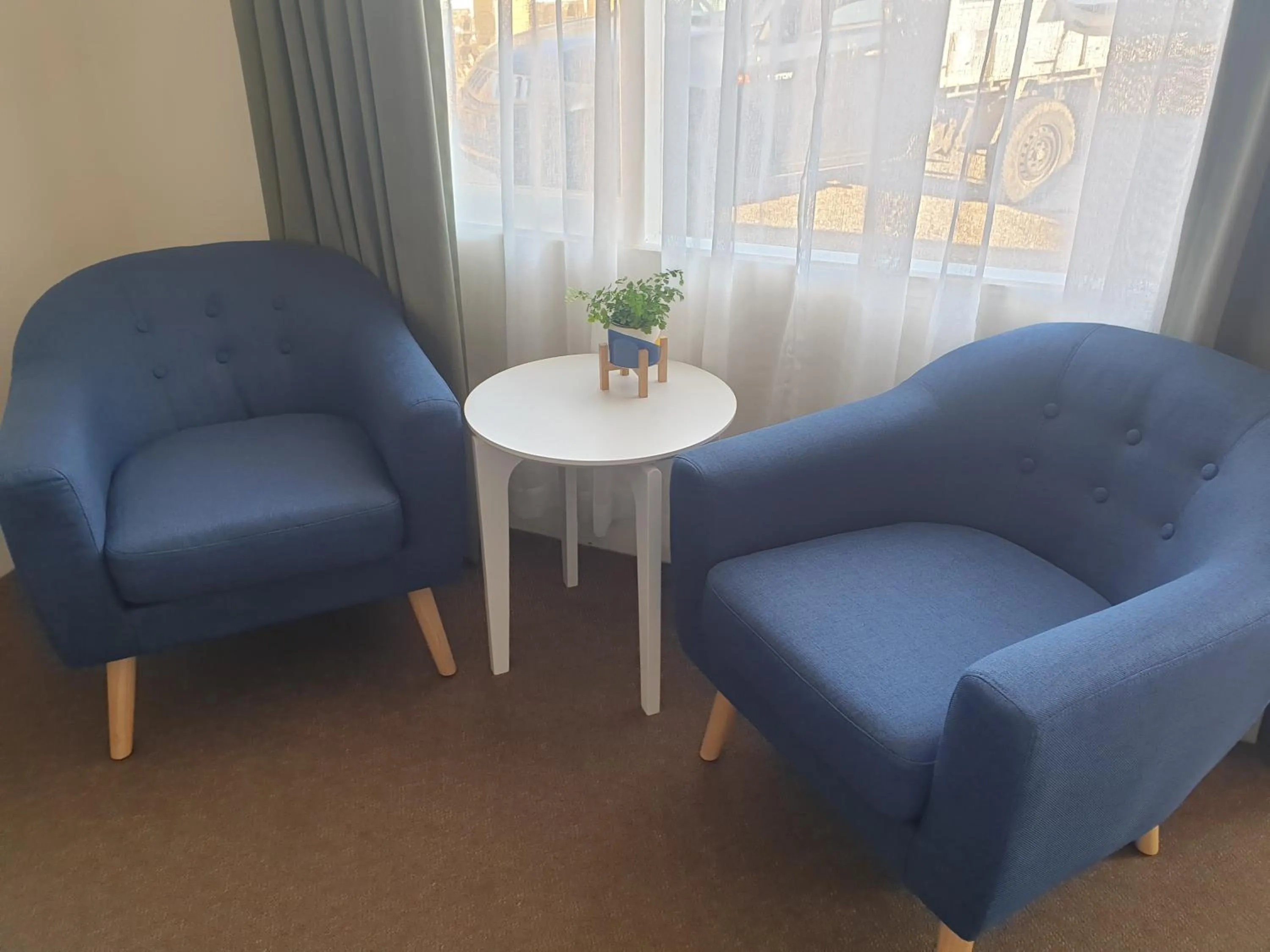 Seating area in Sandpiper Motel Ulladulla