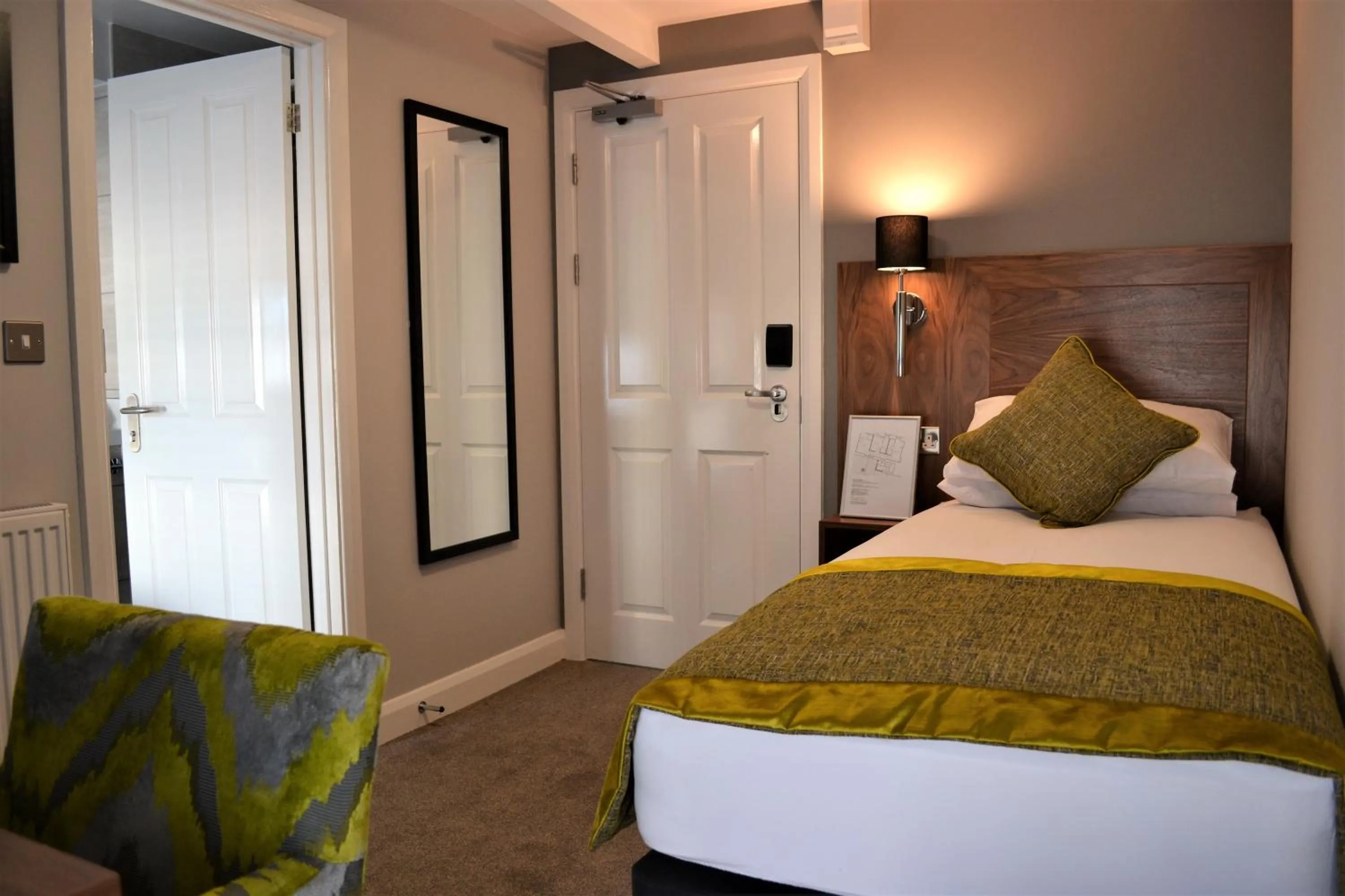 Bed in New Park Hotel