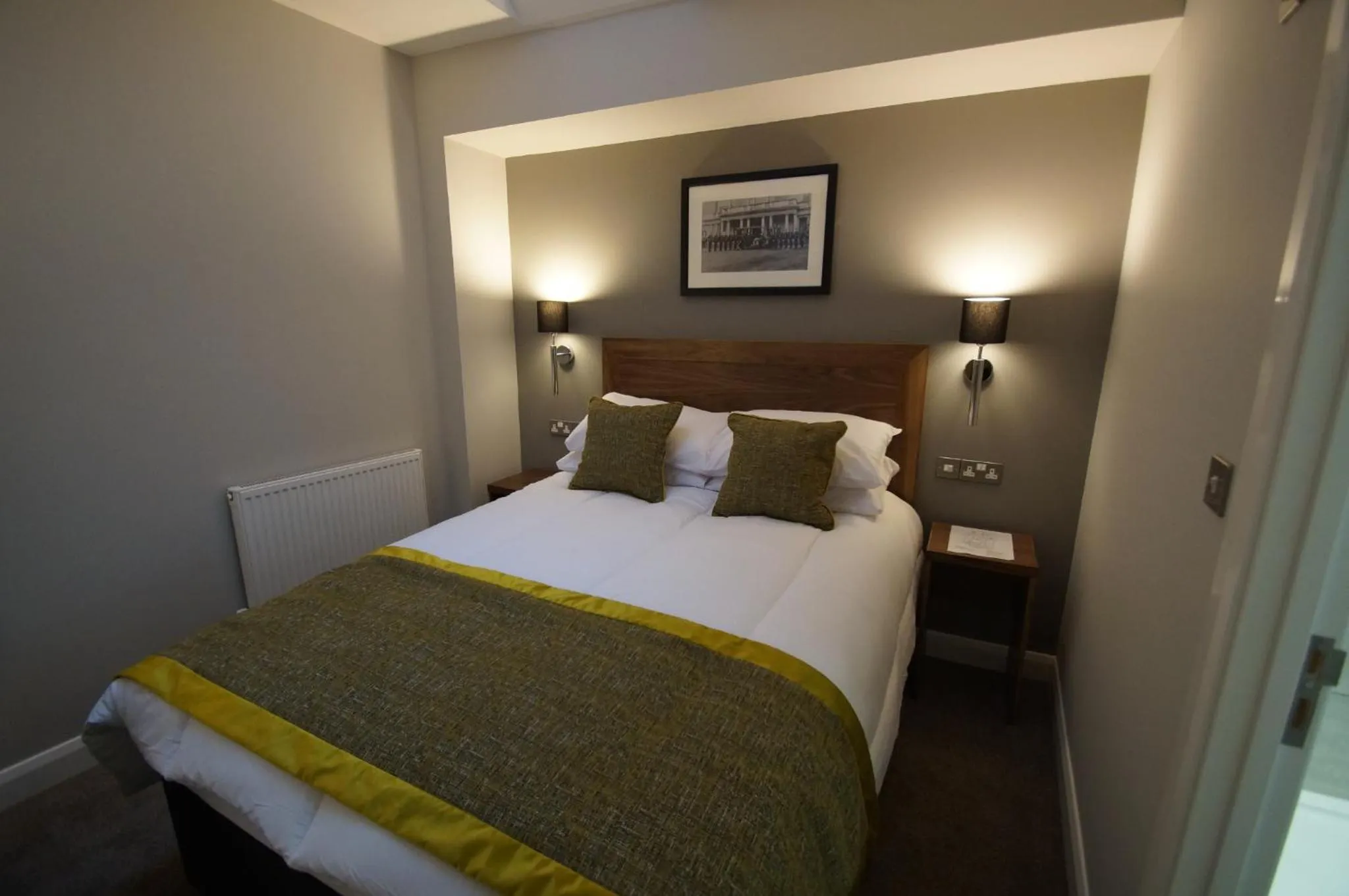 Bed in New Park Hotel