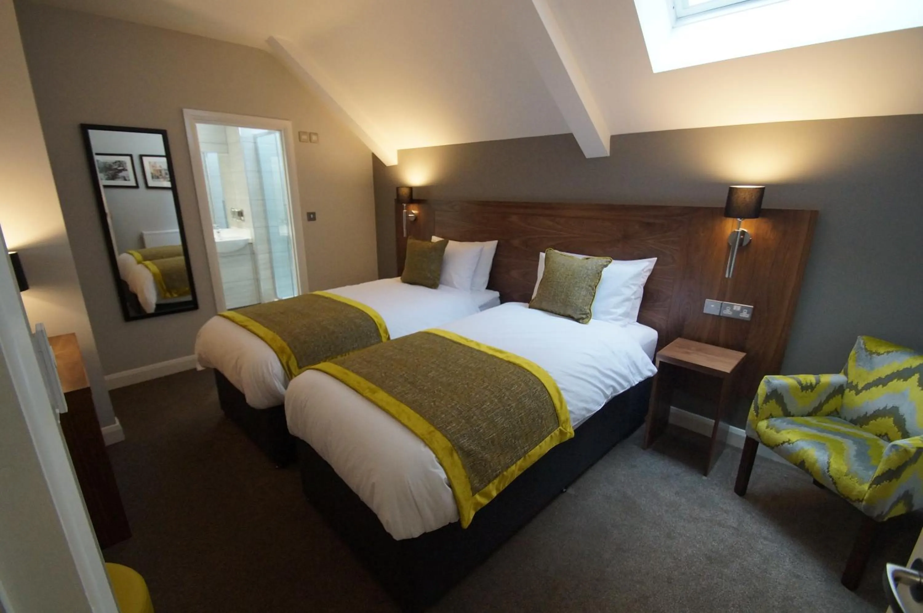 Bed in New Park Hotel