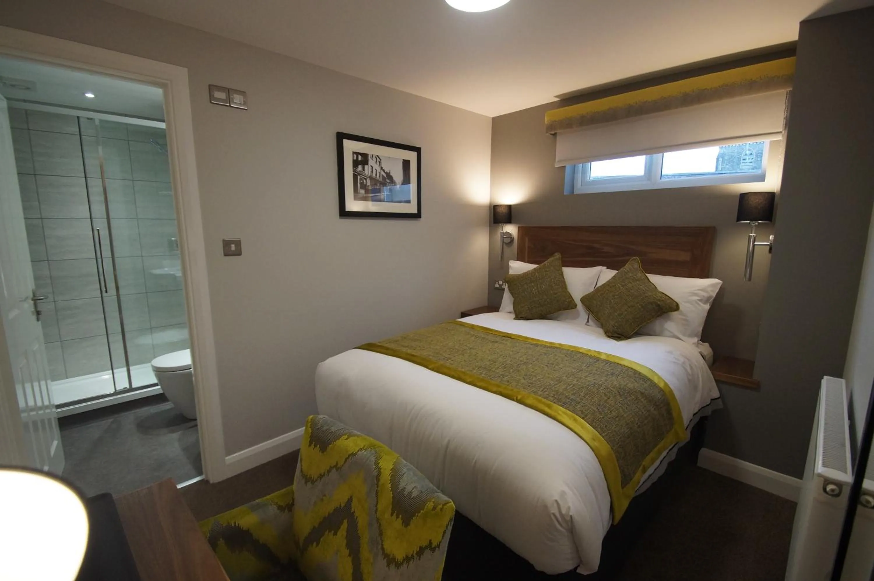 Bed in New Park Hotel