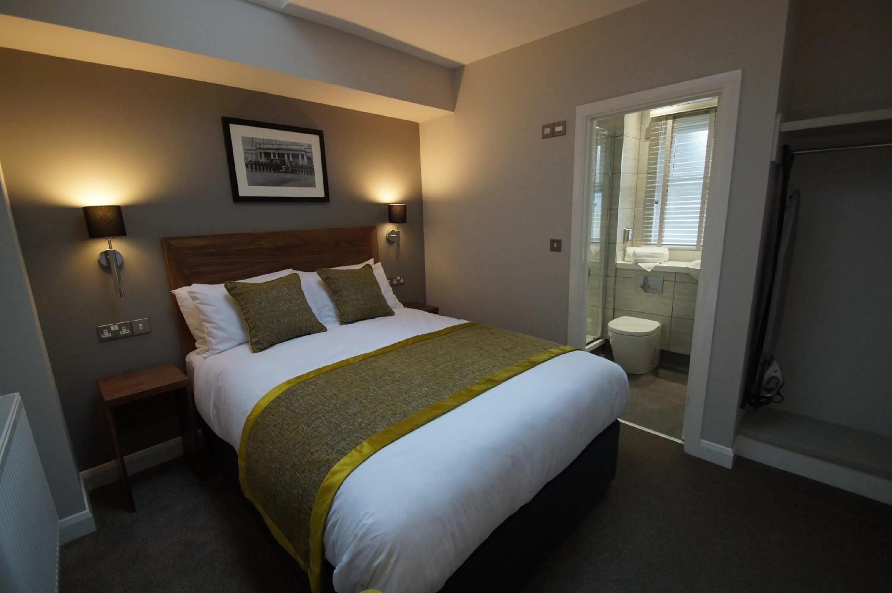 Bed in New Park Hotel