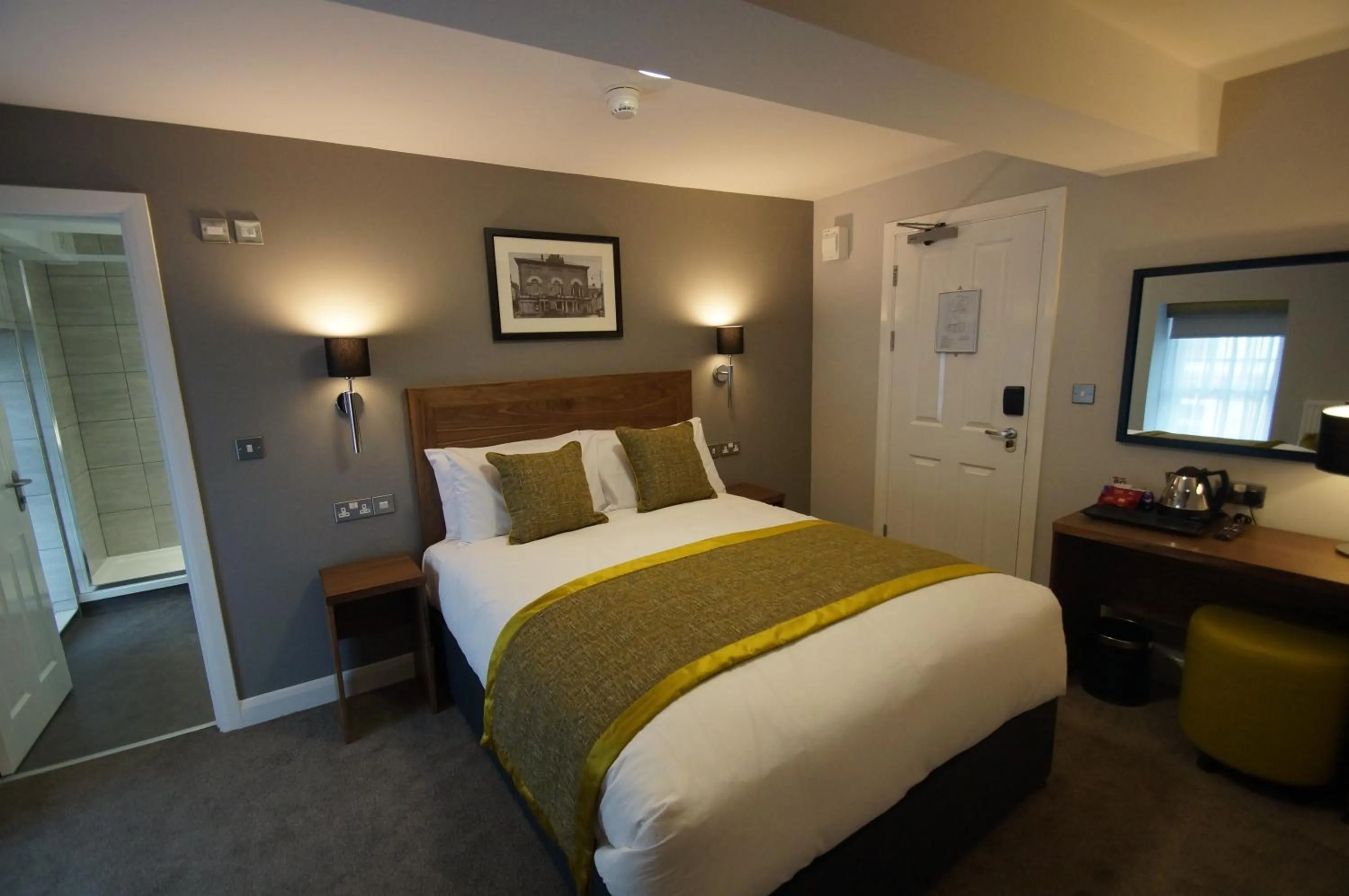 Bed in New Park Hotel