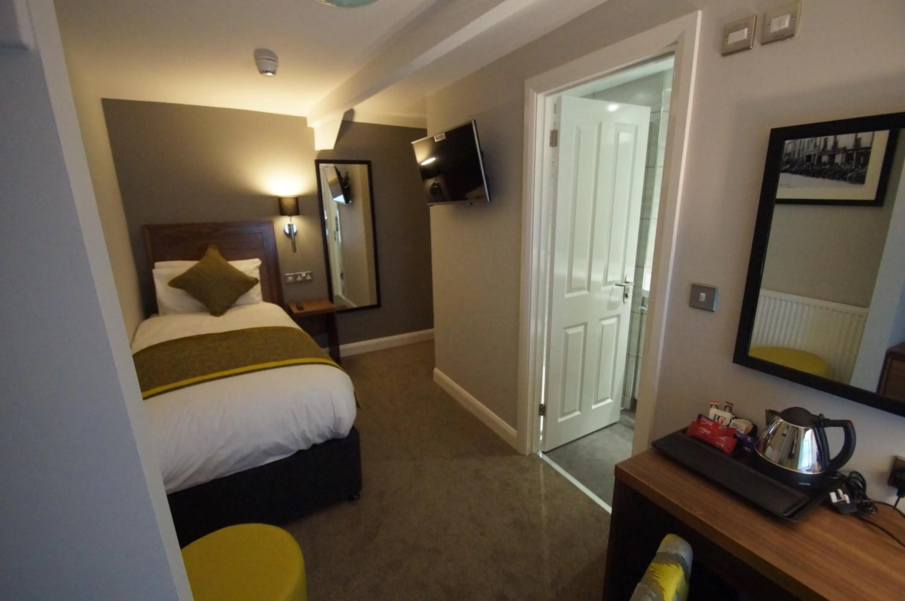 Bed in New Park Hotel