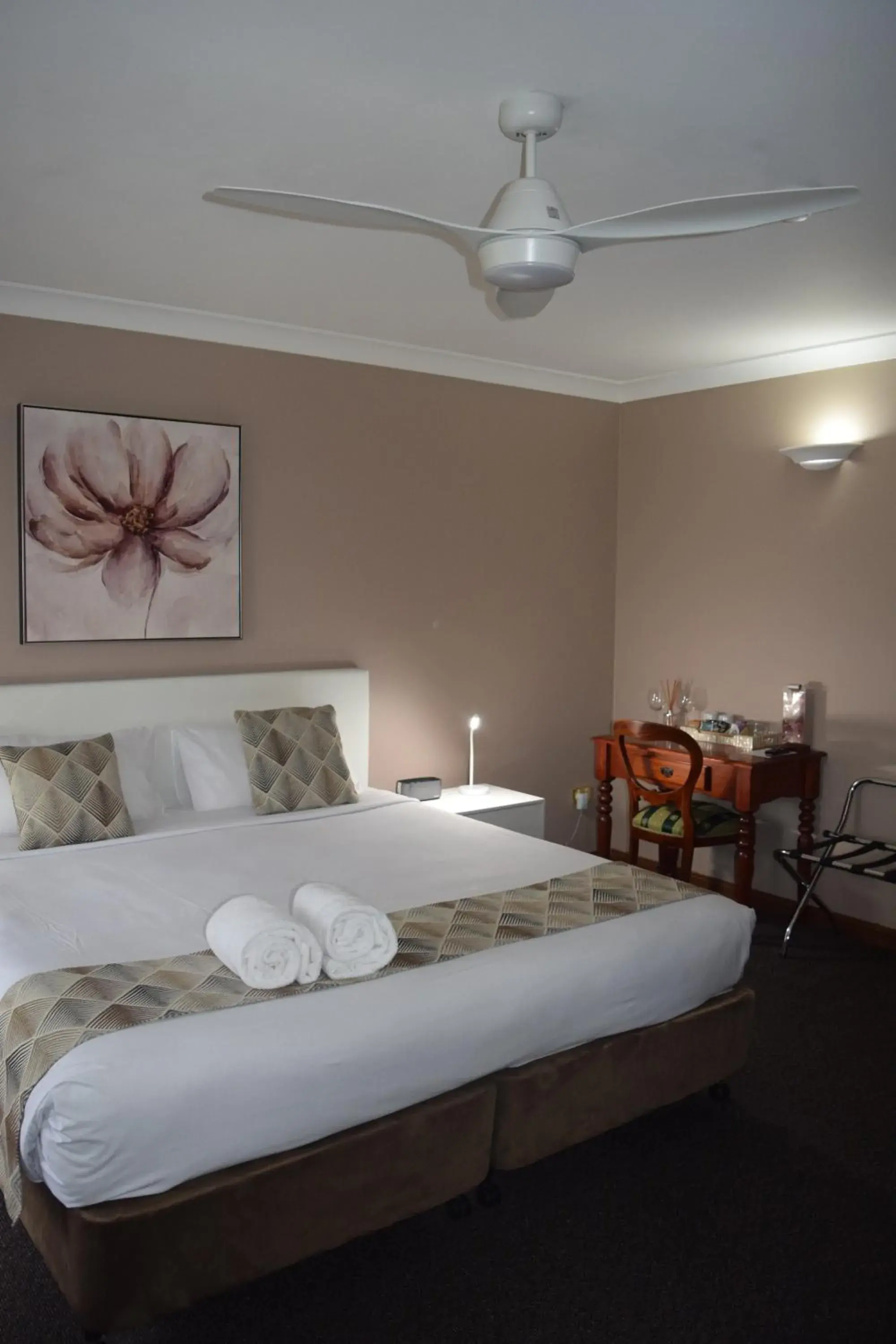 Standard Room in Oasis Inn Ulladulla - Welcoming Guests 18 Years and Older Standard Room in Oasis Inn Ulladulla - Welcoming Guests 18 Years and Older