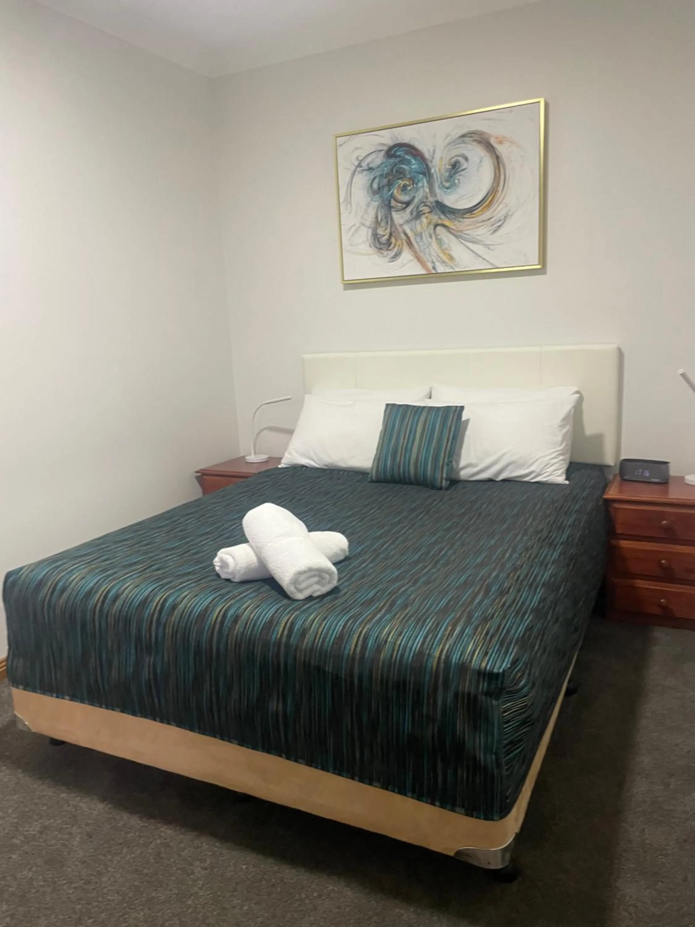 Bedroom, Bed in Oasis Inn Ulladulla - Welcoming Guests 18 Years and Older