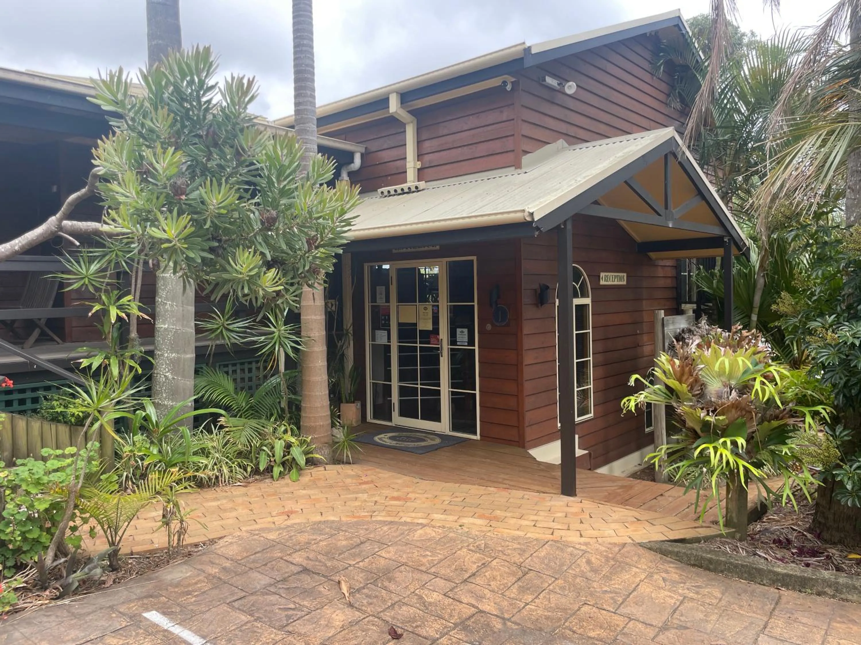 Property building in Oasis Inn Ulladulla - Welcoming Guests 18 Years and Older