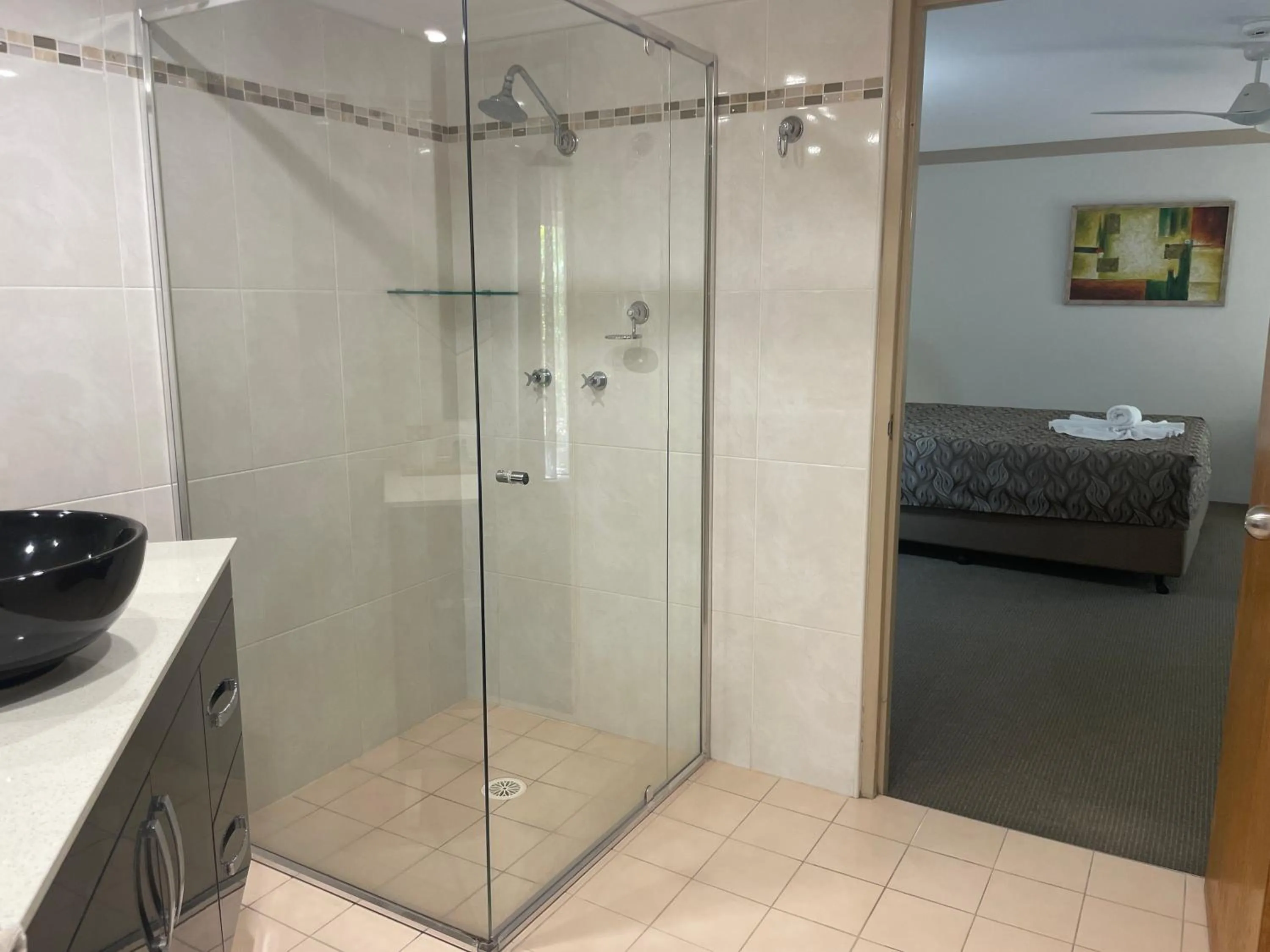 Shower in Oasis Inn Ulladulla - Welcoming Guests 18 Years and Older