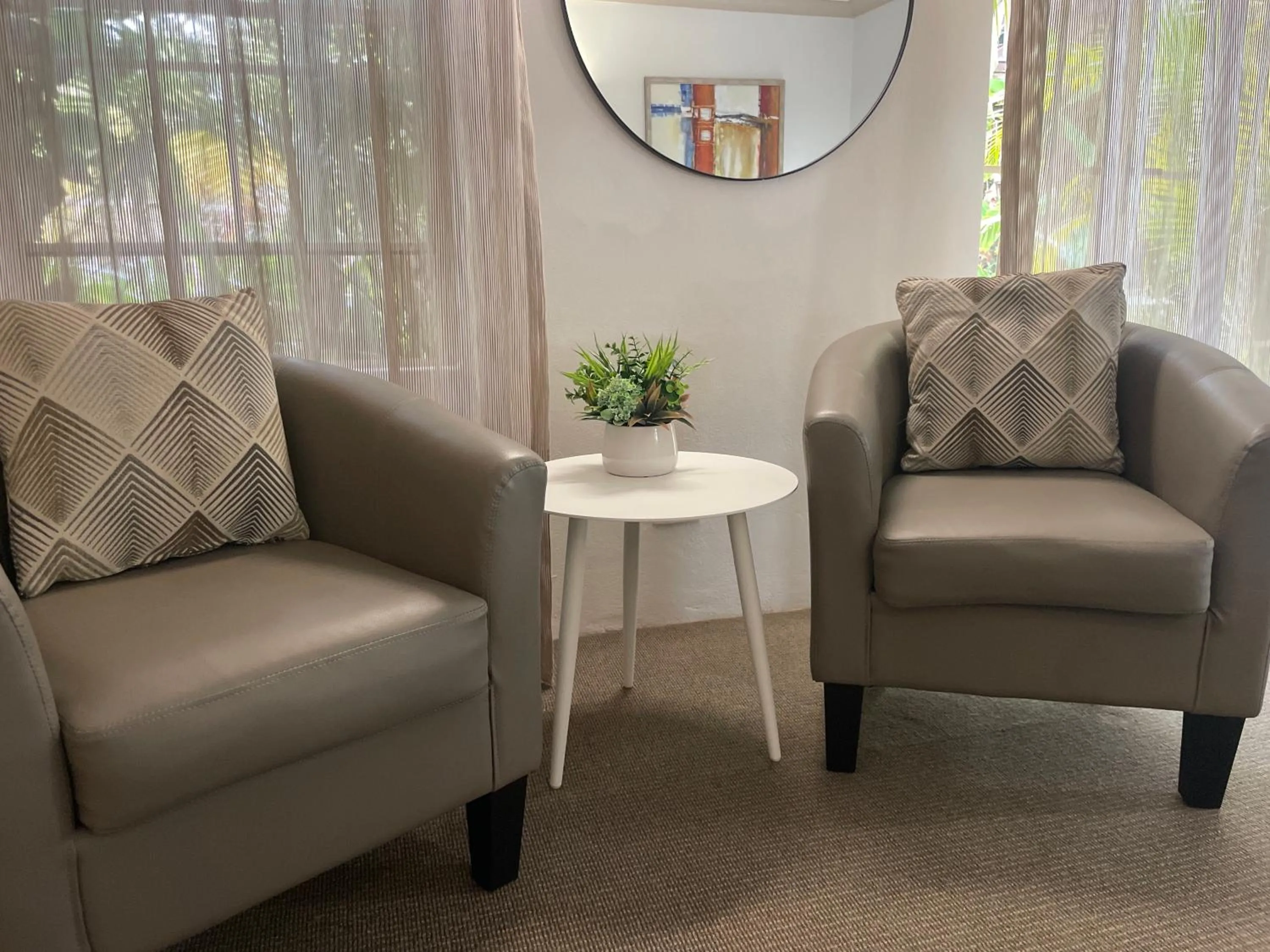 Seating area in Oasis Inn Ulladulla - Welcoming Guests 18 Years and Older