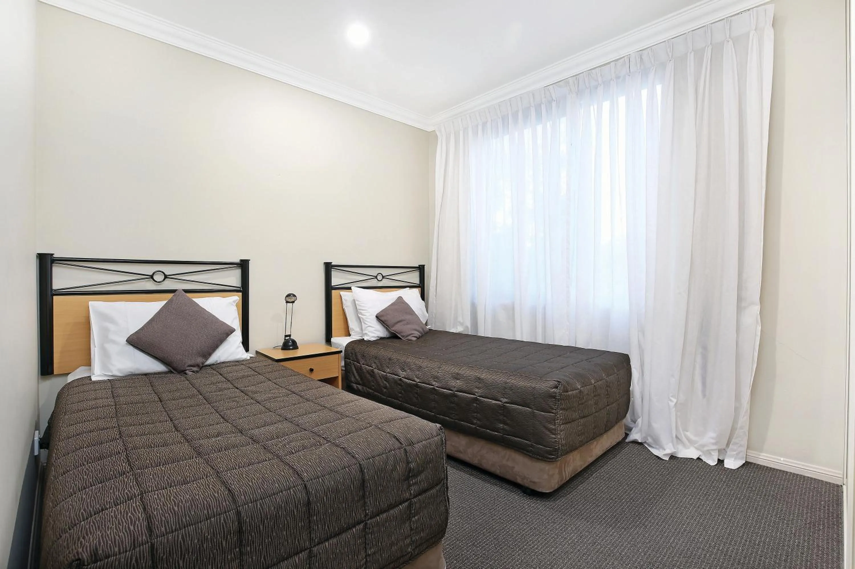 Photo of the whole room, Bed in Wollongong Serviced Apartments