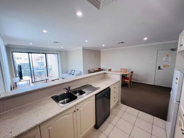 Kitchen or kitchenette in Wollongong Serviced Apartments