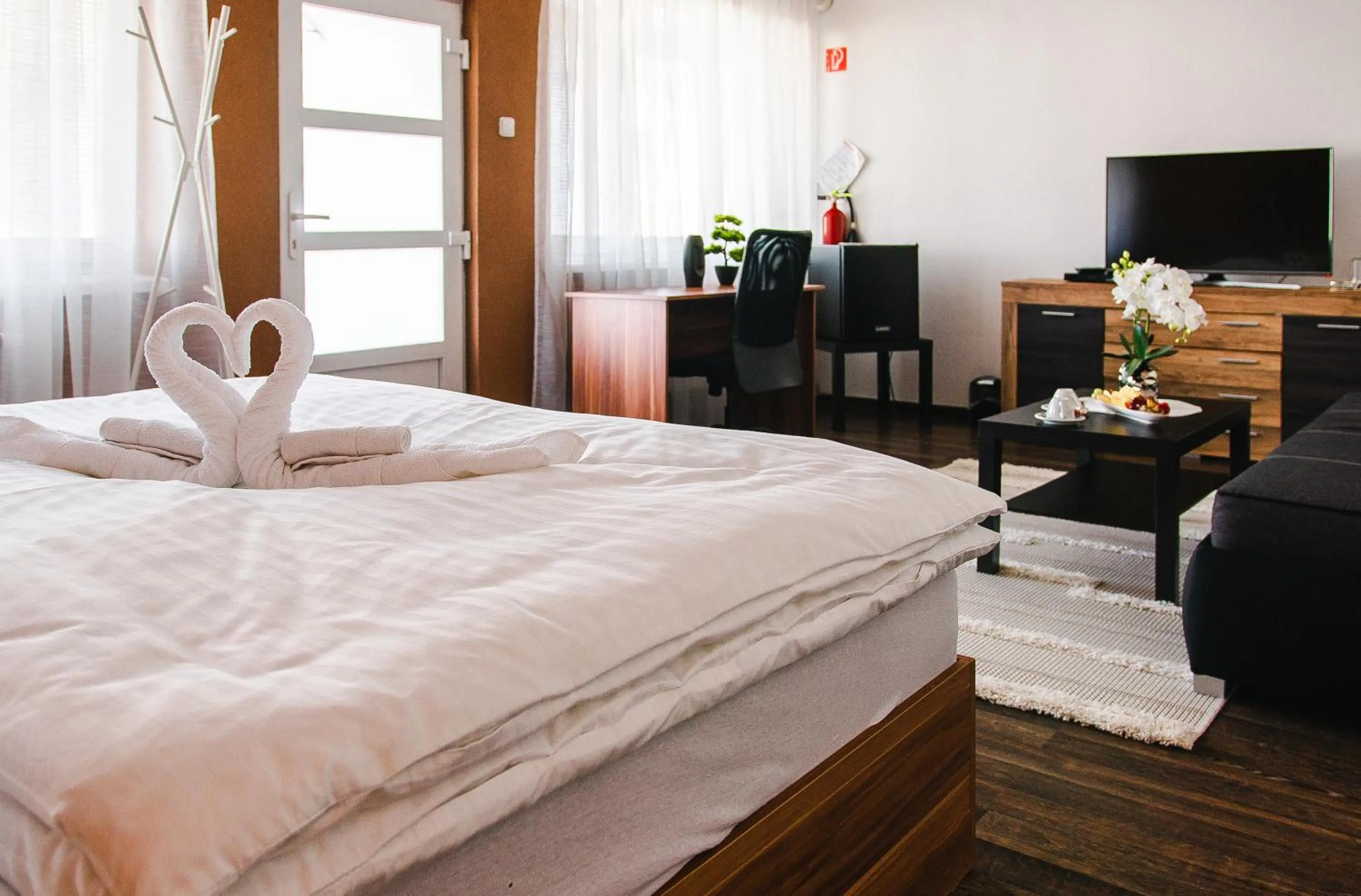 Photo of the whole room, Bed in AeroCafe