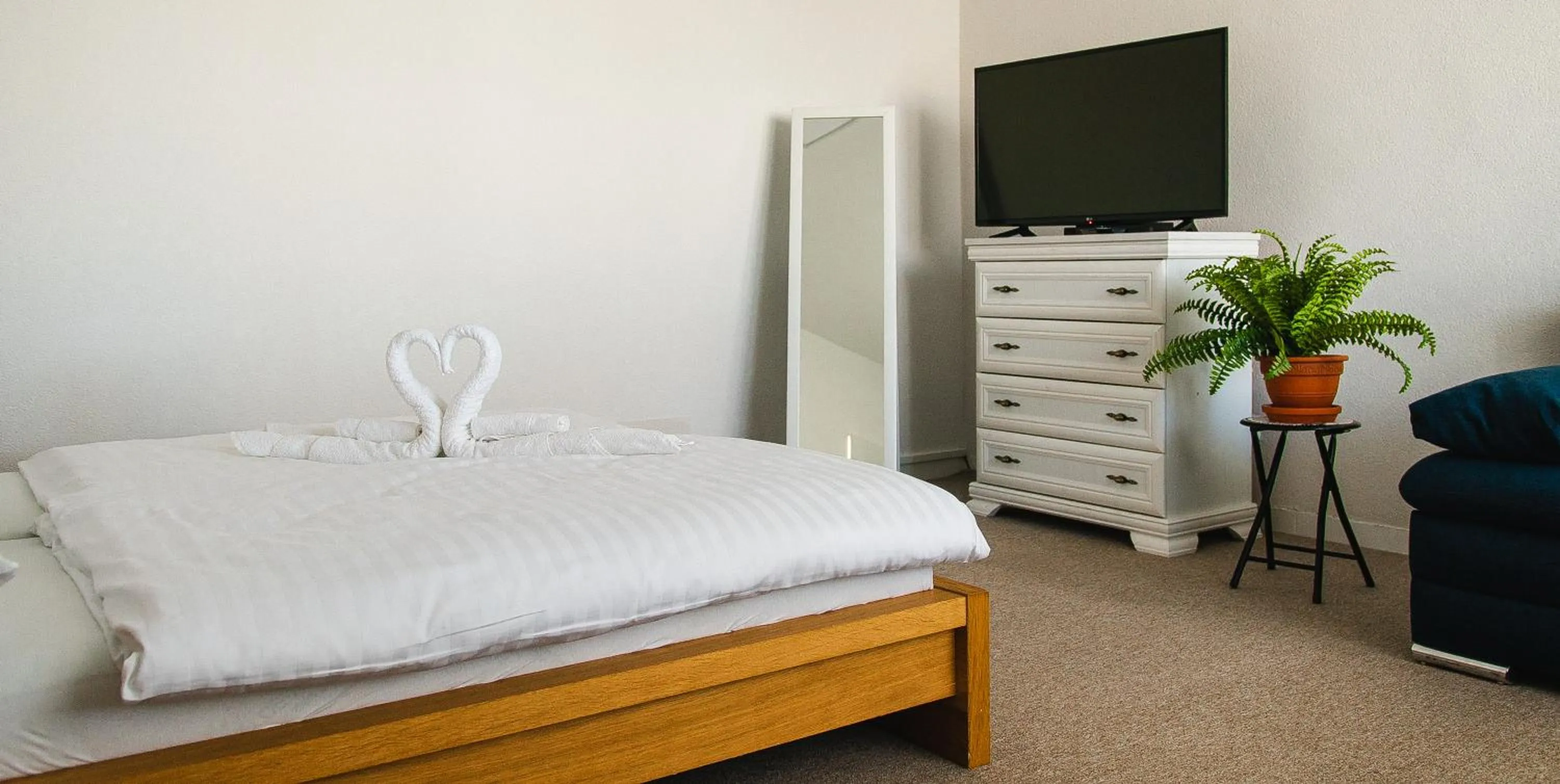 Photo of the whole room, Bed in AeroCafe